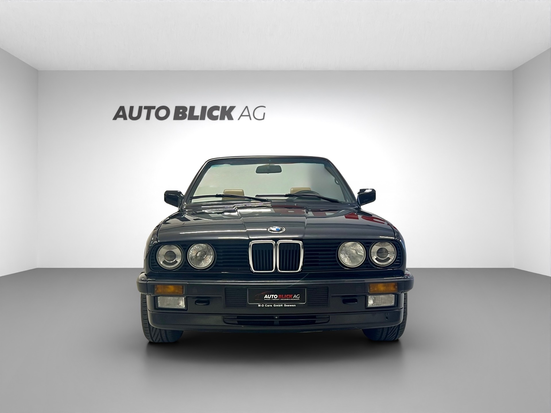 BMW 325i Cabrio-showroom-element-2