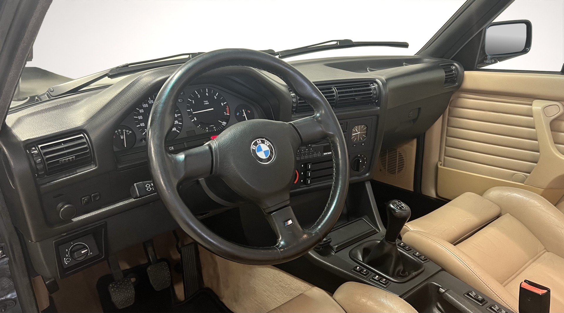 BMW 325i Cabrio-image-9