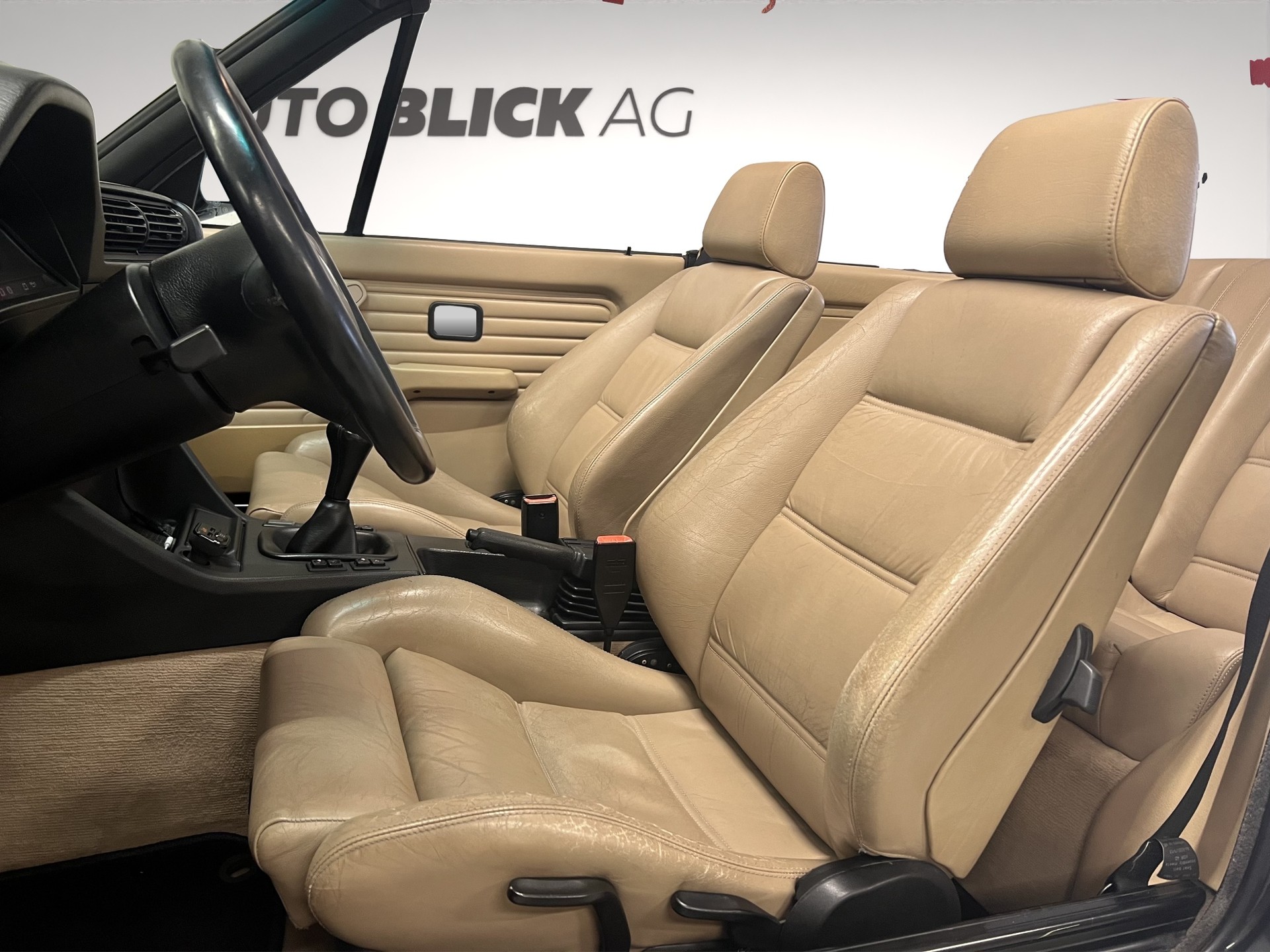 BMW 325i Cabrio-image-8