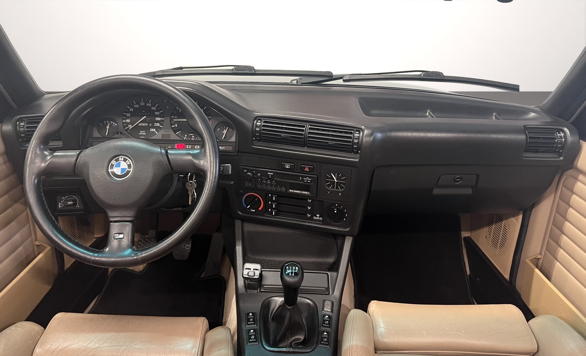 BMW 325i Cabrio-image-10