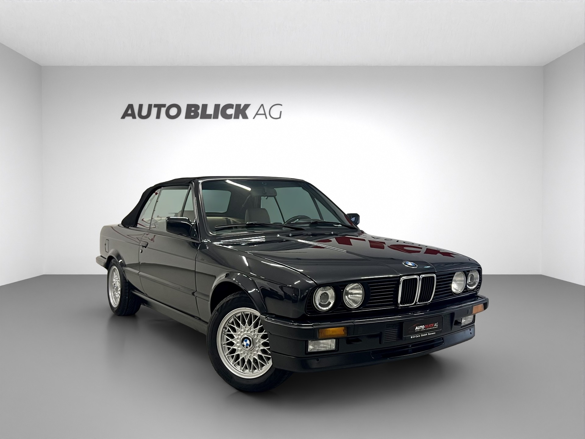 BMW 325i Cabrio-showroom-element-1