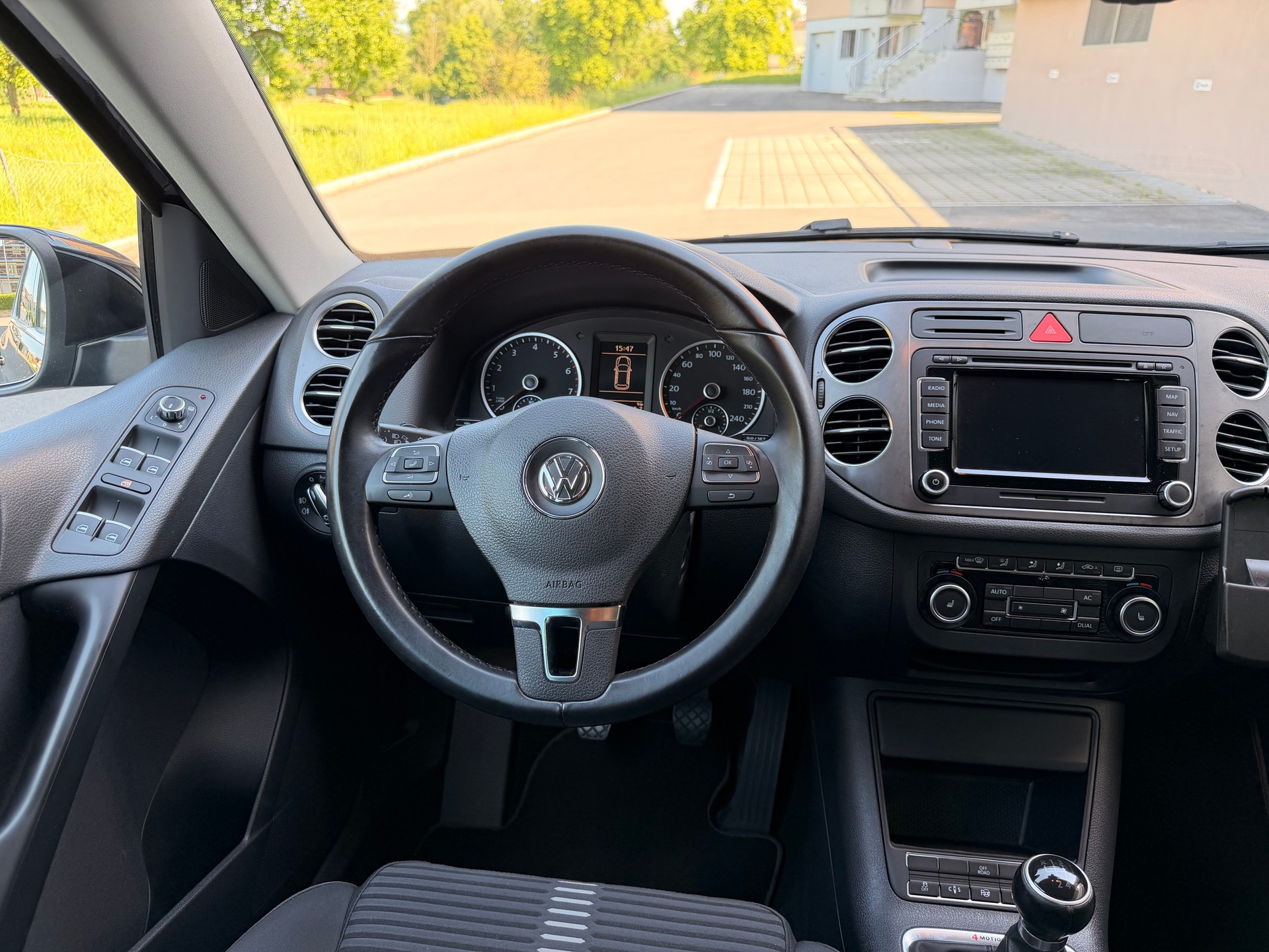 VW Tiguan 1.4 TSI Sport&Style-image-8