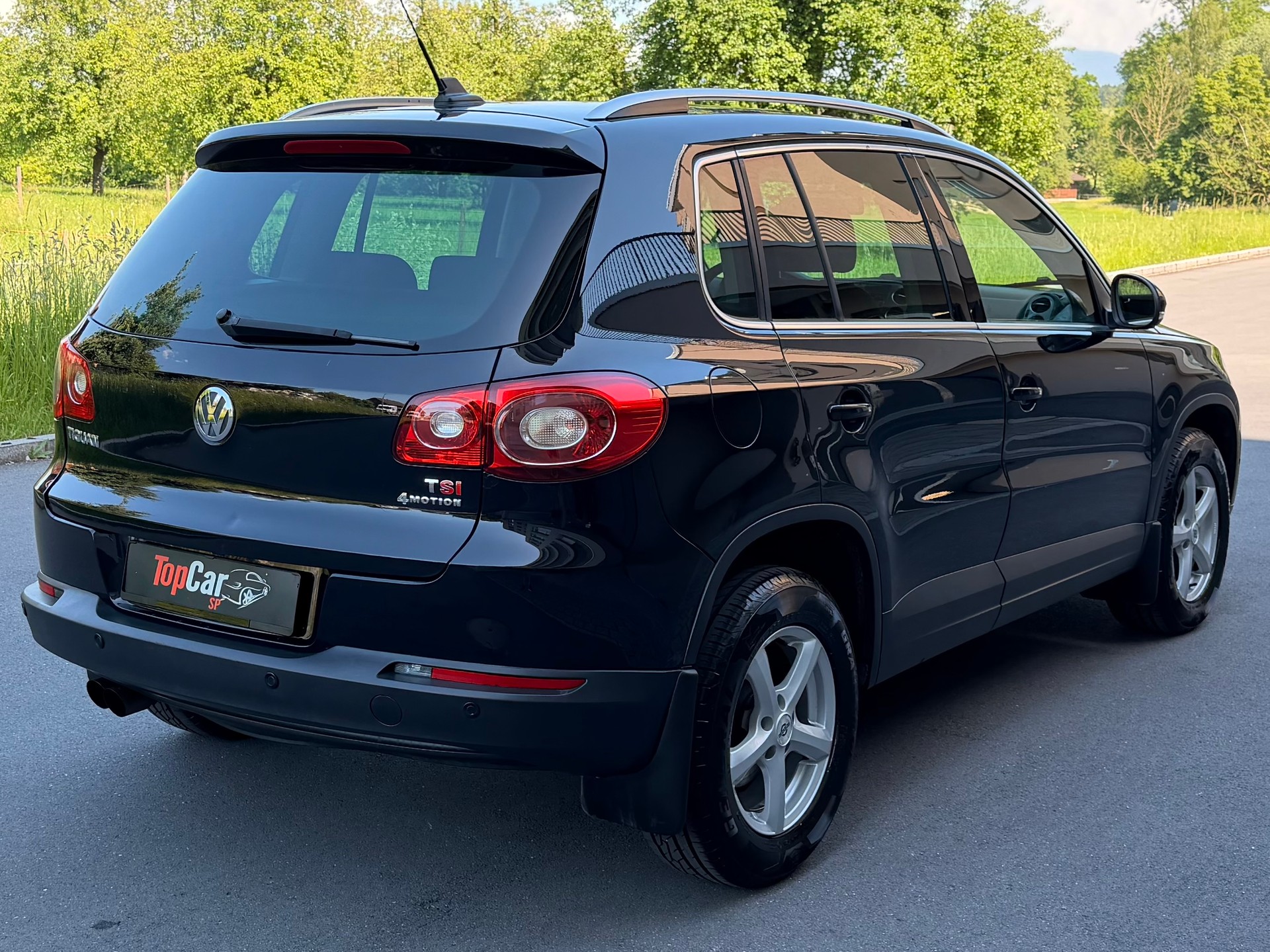 VW Tiguan 1.4 TSI Sport&Style-image-2