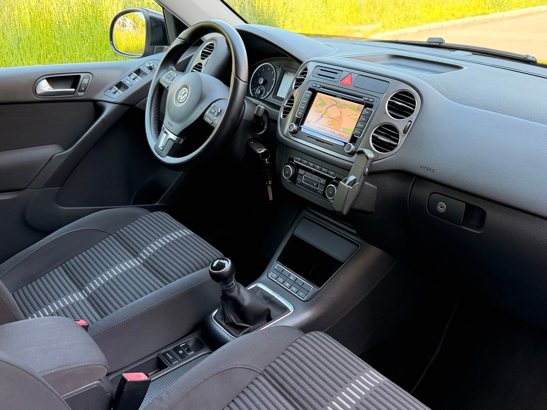 VW Tiguan 1.4 TSI Sport&Style-image-9