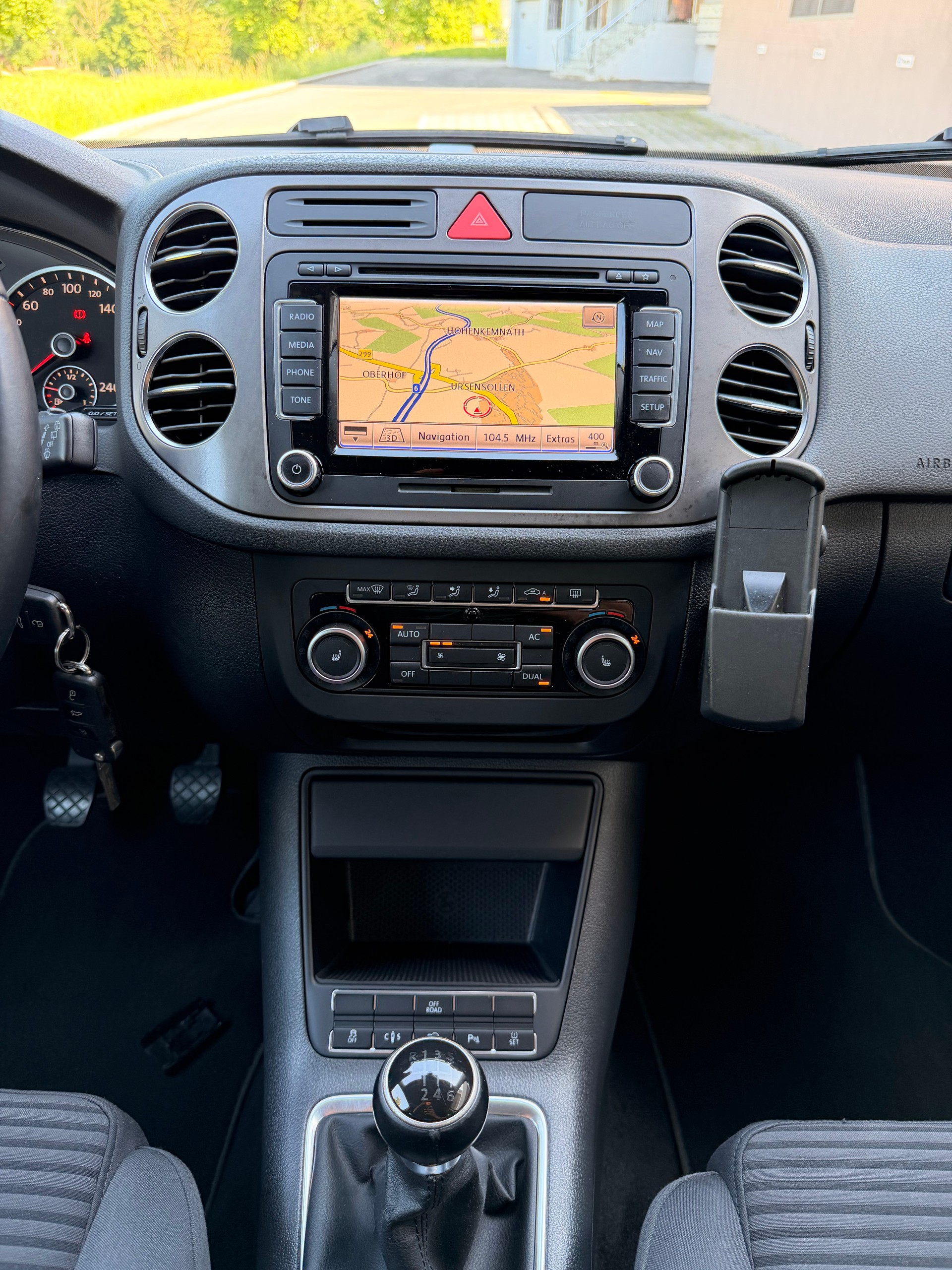 VW Tiguan 1.4 TSI Sport&Style-image-11