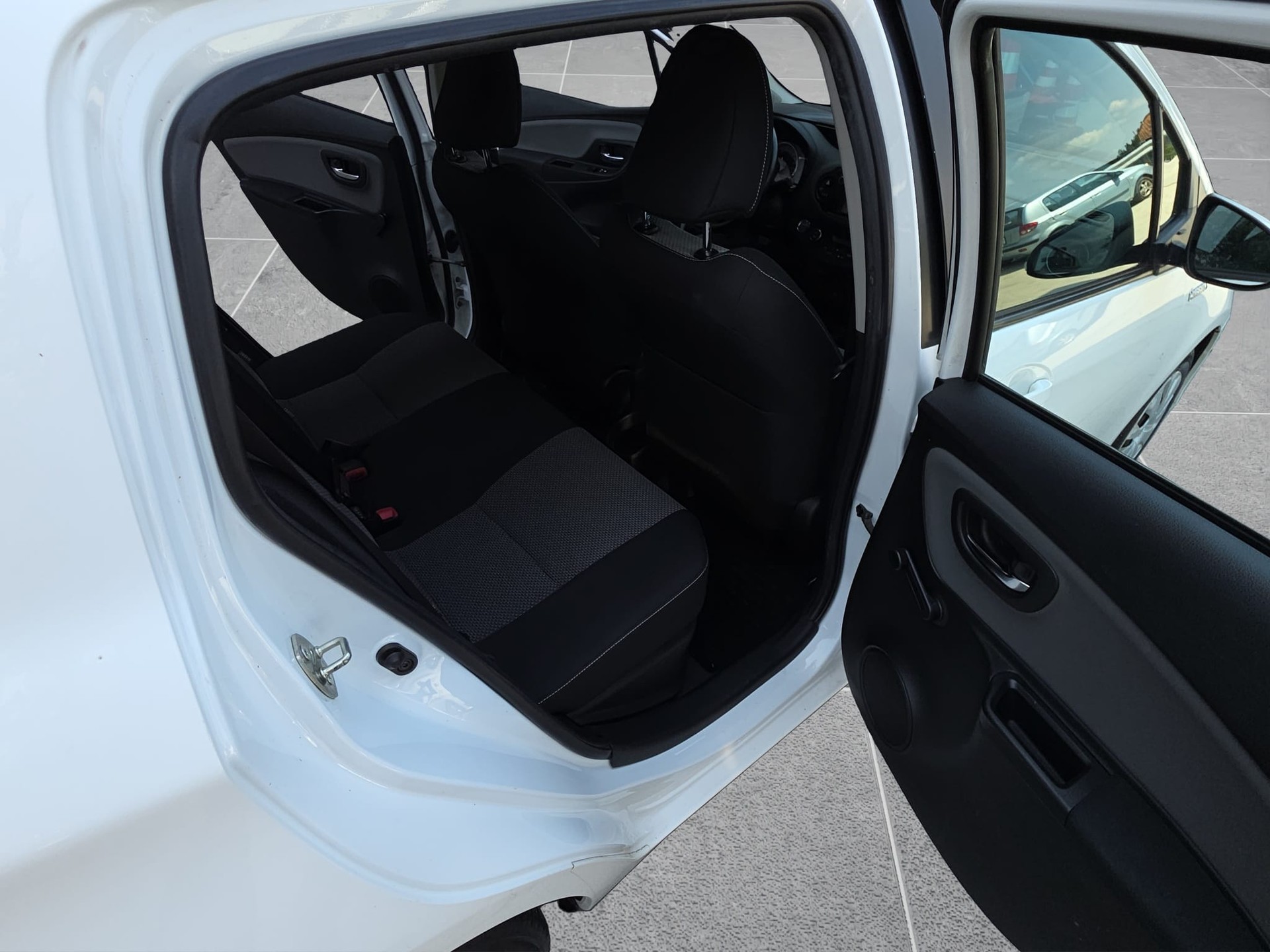 TOYOTA Yaris 1.5 VVT-i Hybrid Style e-CVT-image-13
