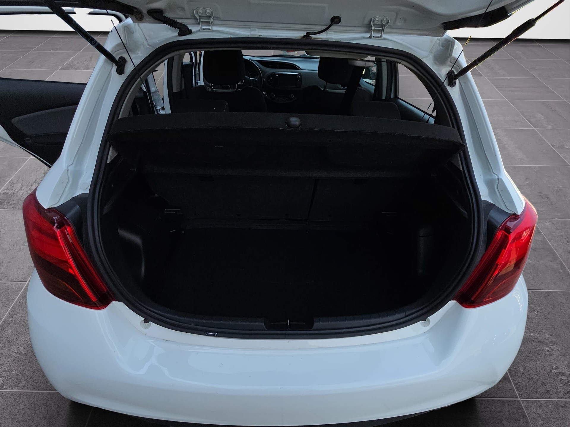 TOYOTA Yaris 1.5 VVT-i Hybrid Style e-CVT-image-14