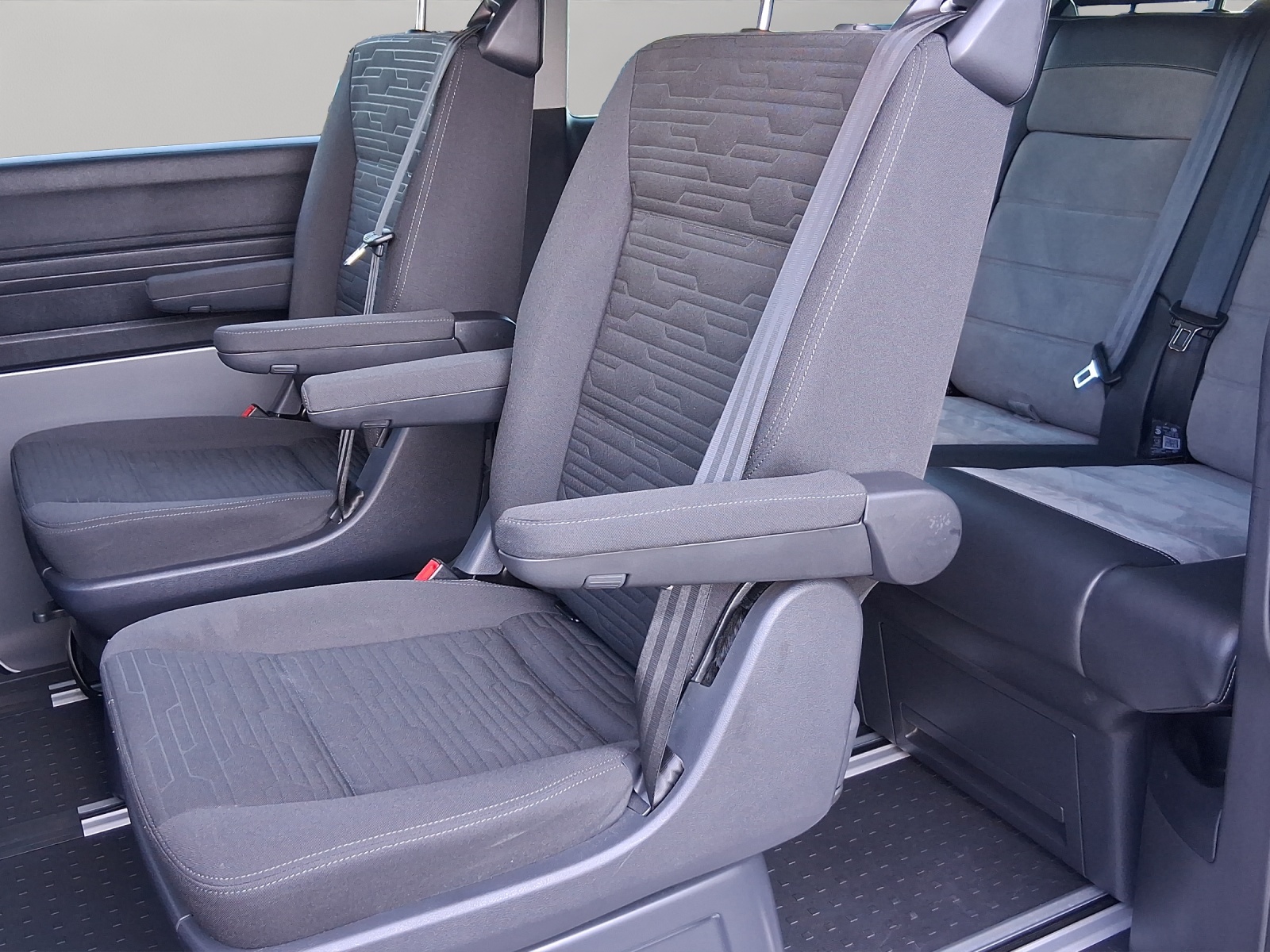 VW T6.1 California 2.0 TDI Beach DSG-image-16