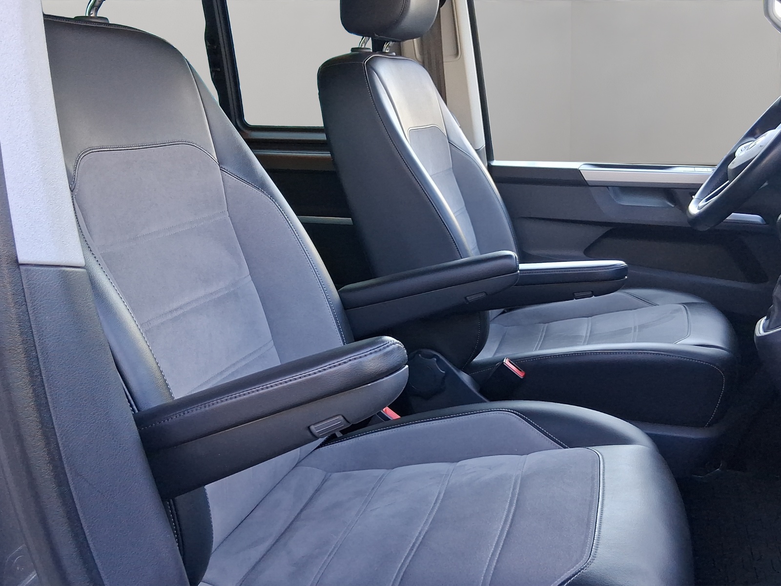 VW T6.1 California 2.0 TDI Beach DSG-image-17