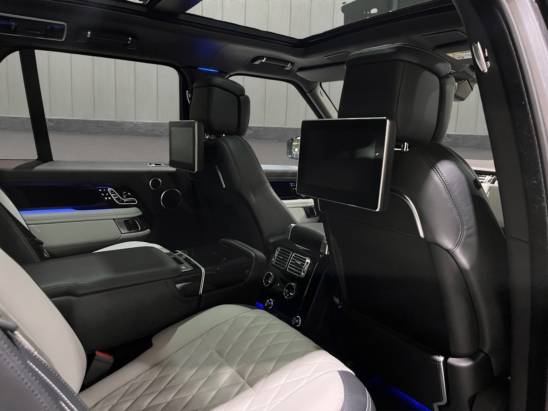 LAND ROVER Range Rover LWB 5.0 V8 S/C SV AB Automatic-image-17