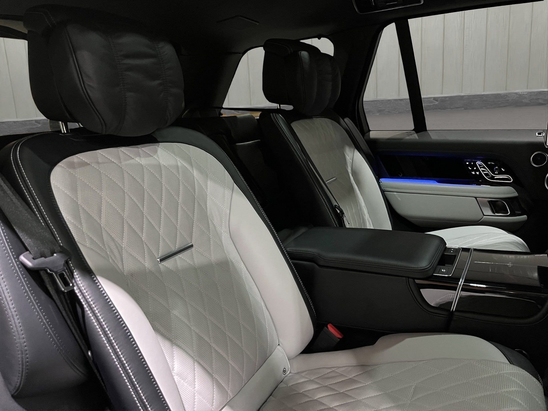 LAND ROVER Range Rover LWB 5.0 V8 S/C SV AB Automatic-image-18