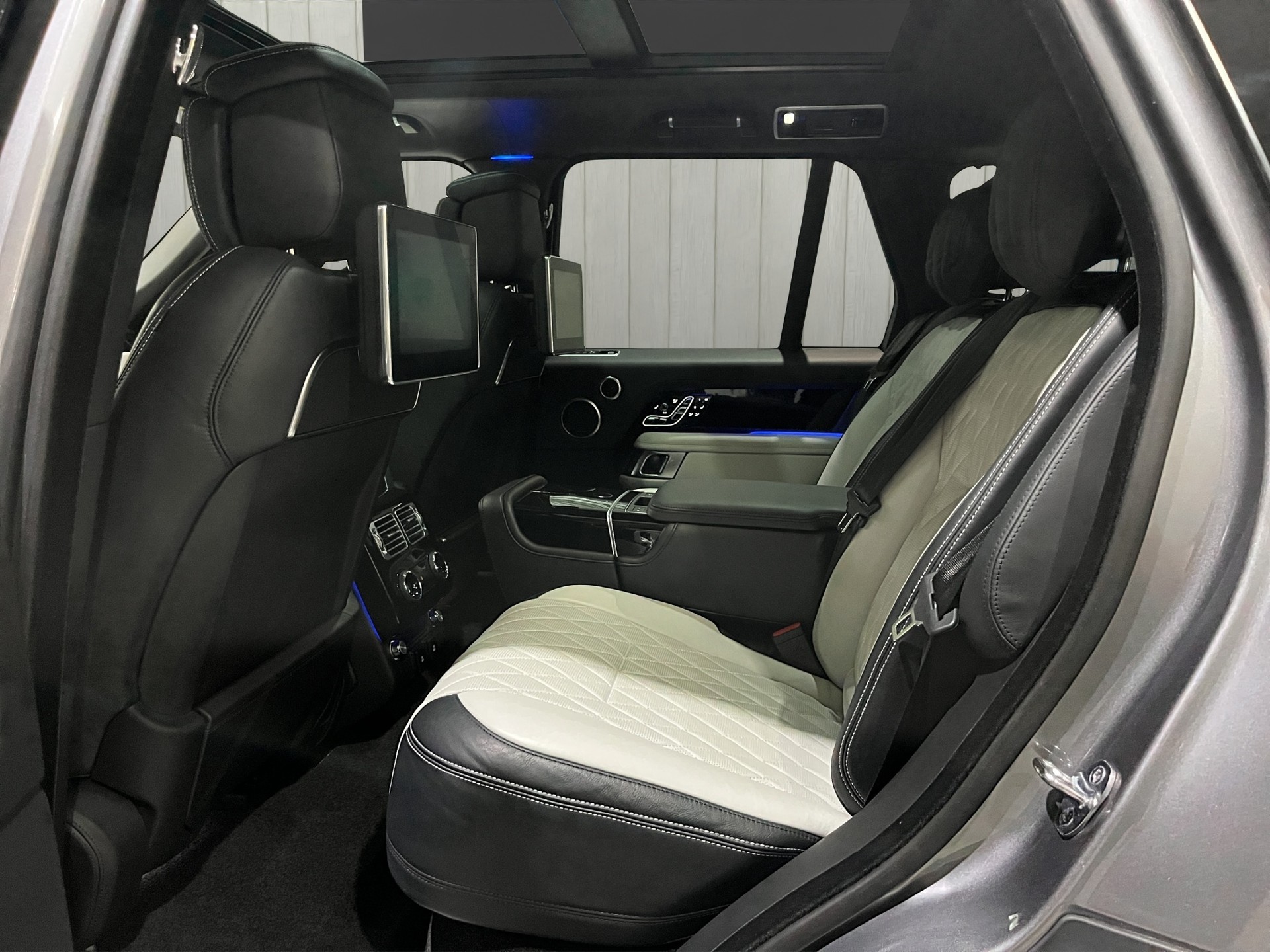 LAND ROVER Range Rover LWB 5.0 V8 S/C SV AB Automatic-image-19