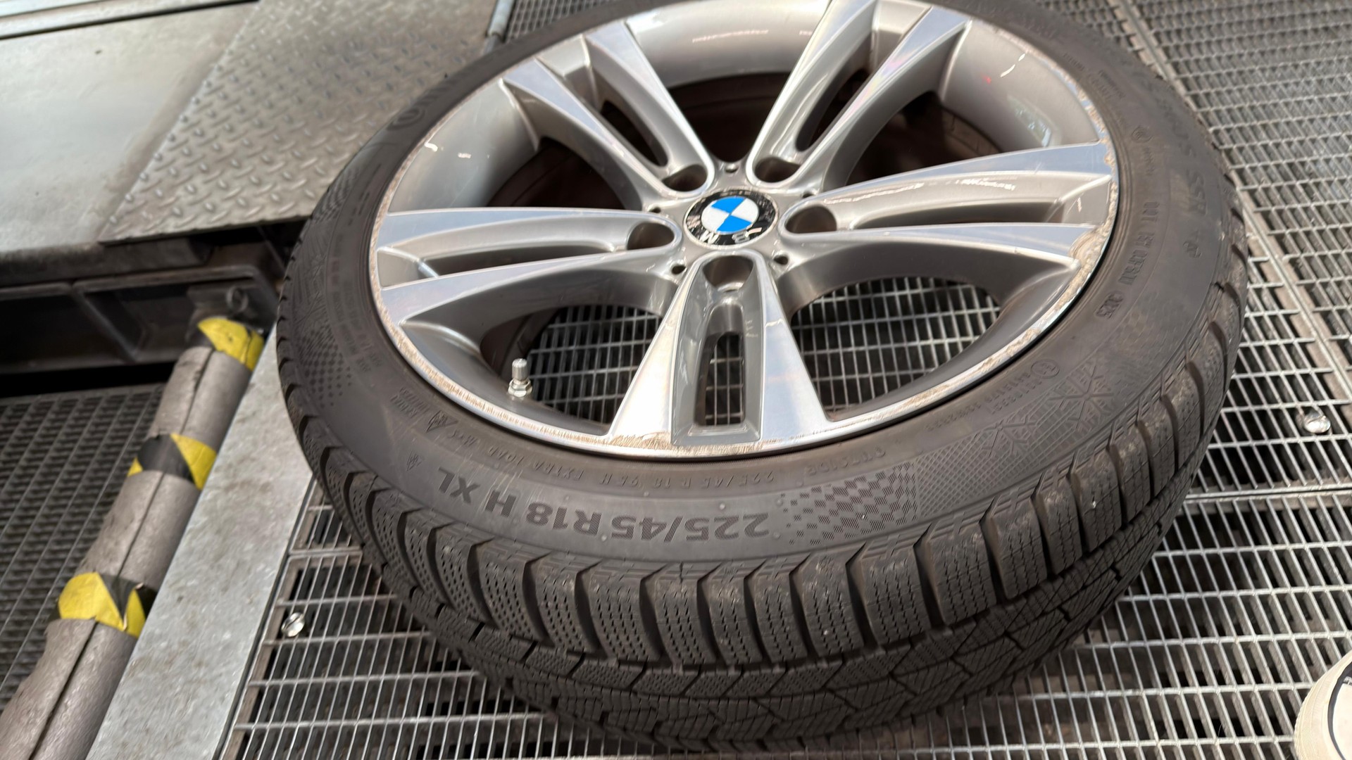 BMW 335i xDrive Touring Luxury Line Steptronic-image-13