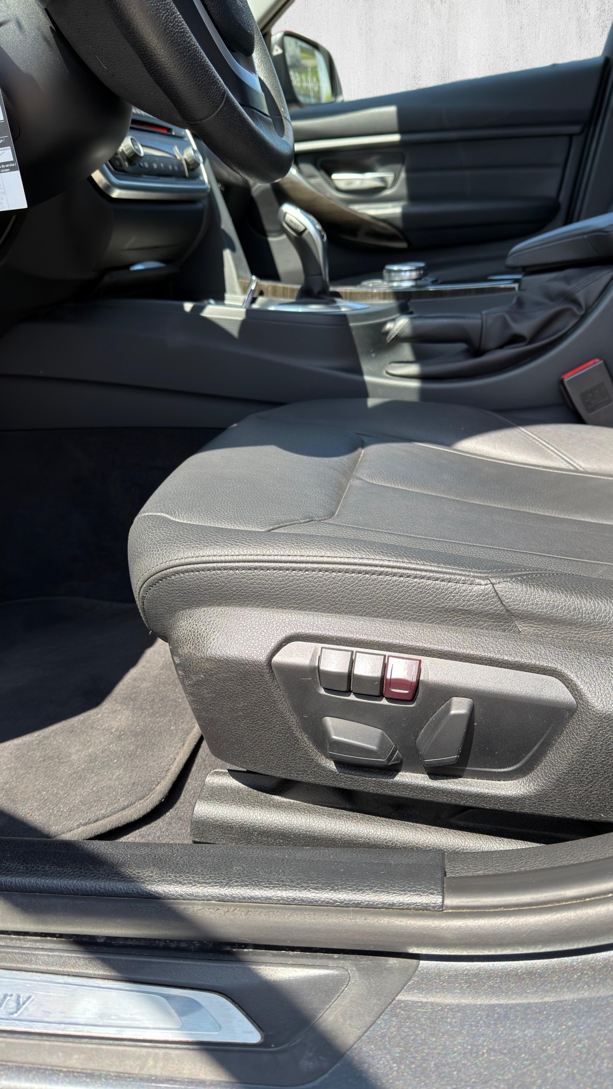 BMW 335i xDrive Touring Luxury Line Steptronic-image-9