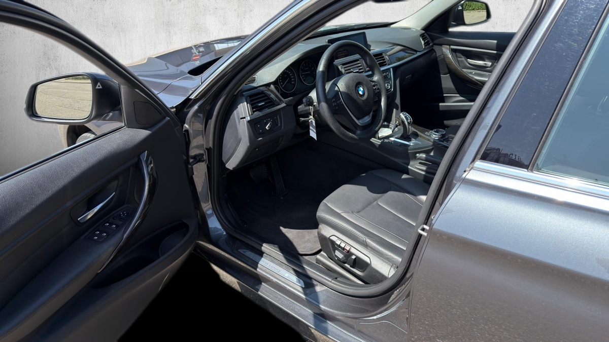 BMW 335i xDrive Touring Luxury Line Steptronic-image-8