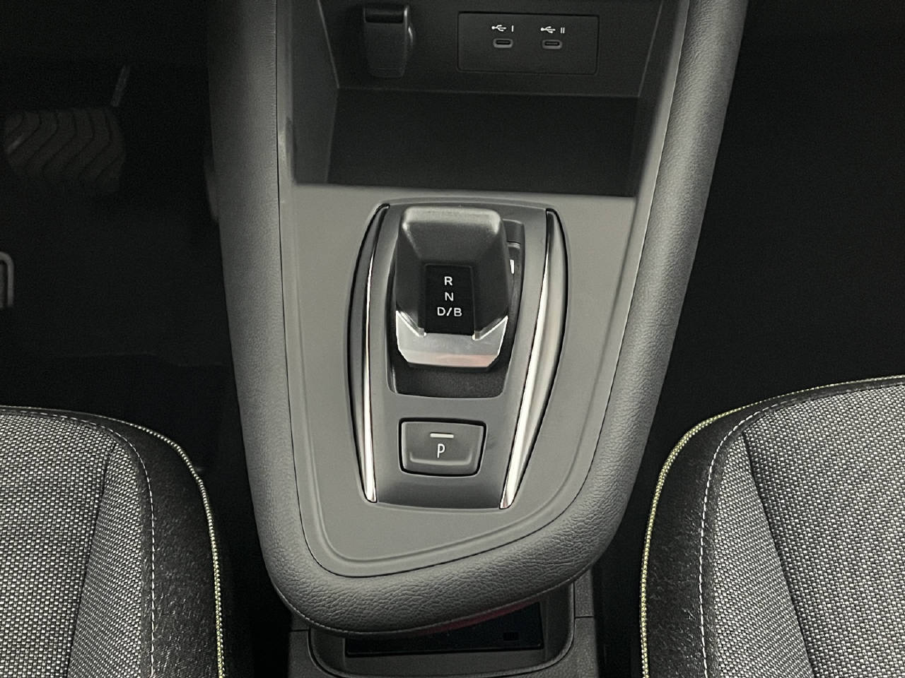 RENAULT Captur 1.8 E-Tech techno-image-13
