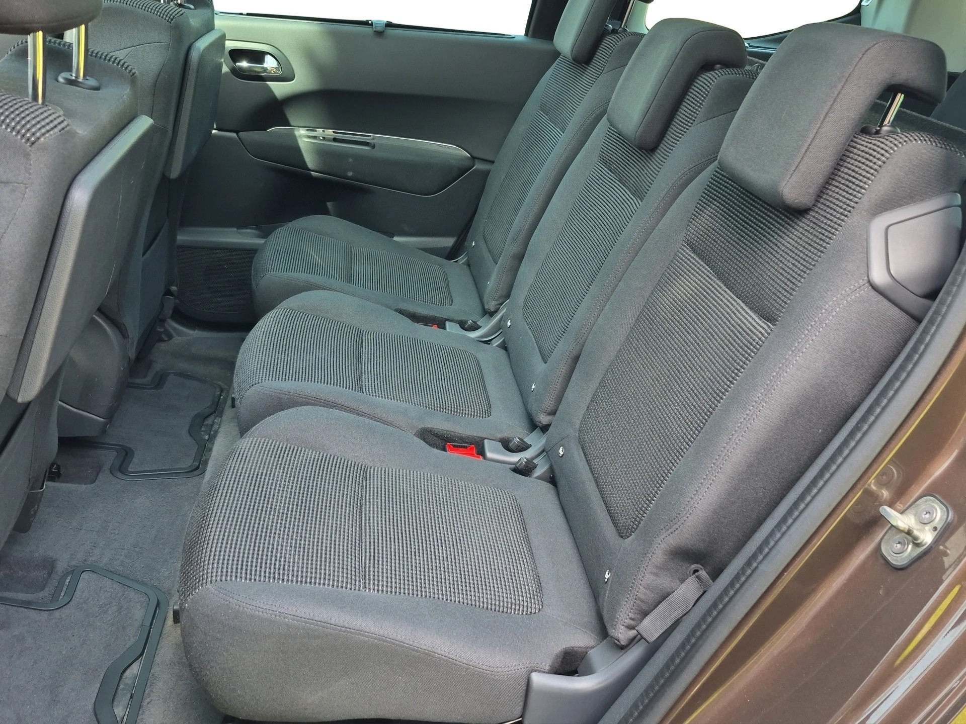 PEUGEOT 5008 1.6 16V T Active Tiptronic 7-Plätzer-image-10