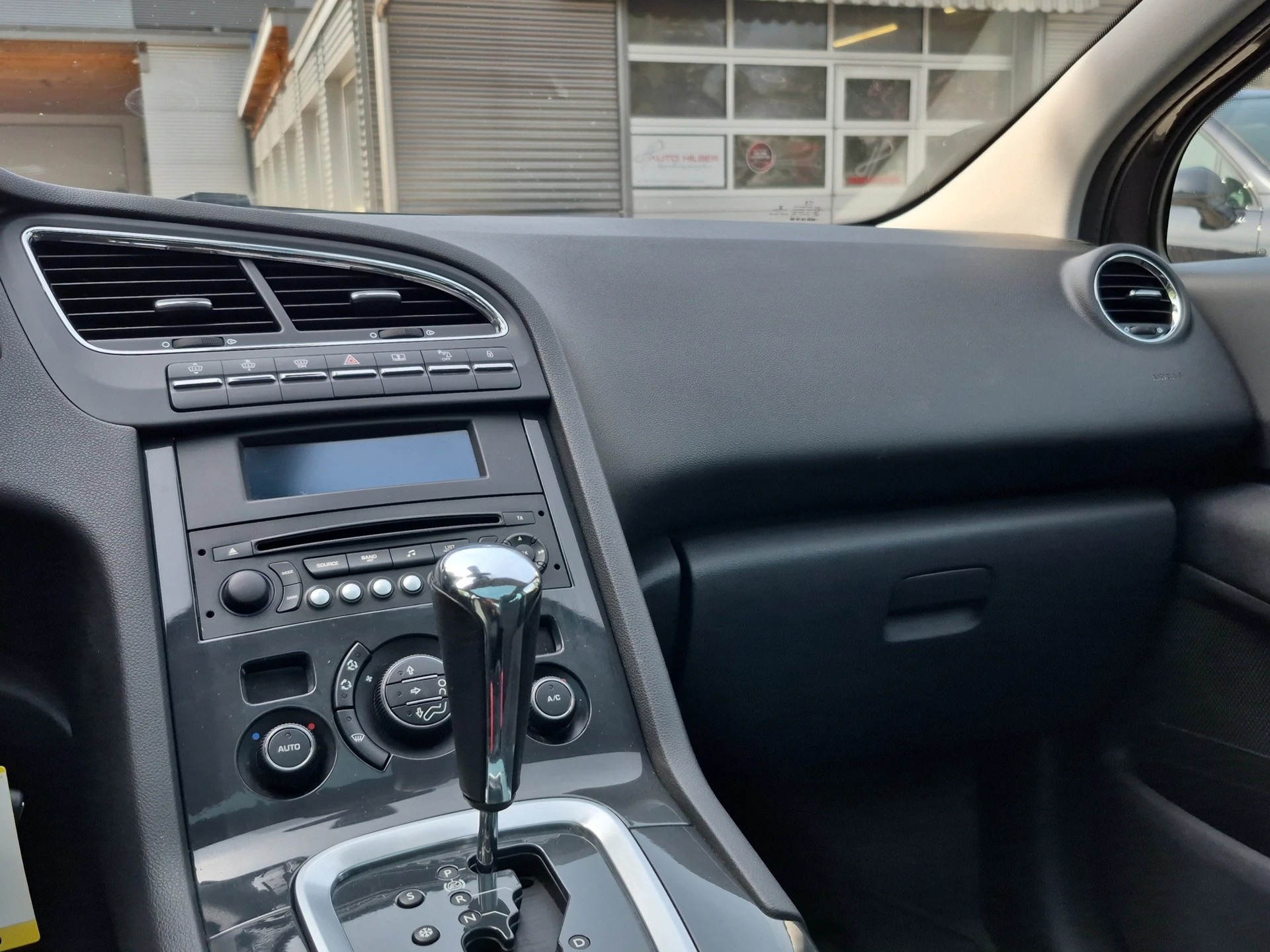 PEUGEOT 5008 1.6 16V T Active Tiptronic 7-Plätzer-image-8
