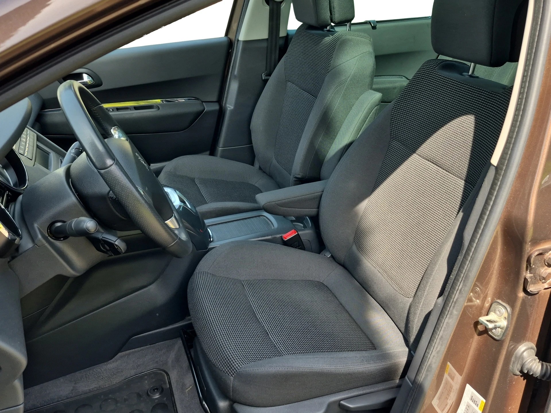 PEUGEOT 5008 1.6 16V T Active Tiptronic 7-Plätzer-image-9