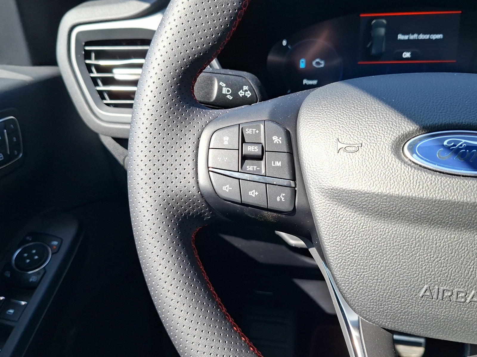 FORD Kuga 2.5 FHEV ST-Line X 4WD-image-7