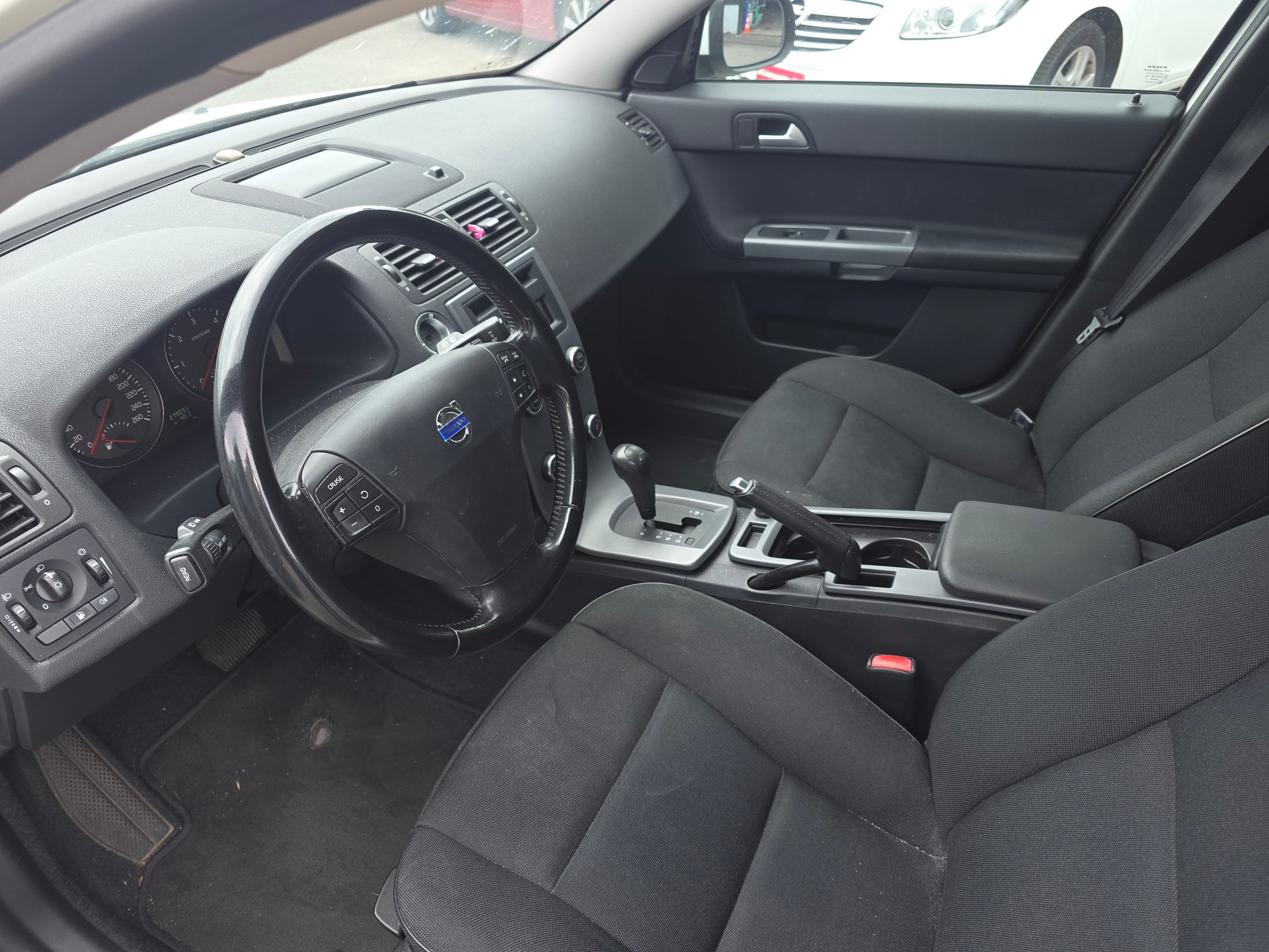 VOLVO V50 D3 Kinetic Geartronic-image-1