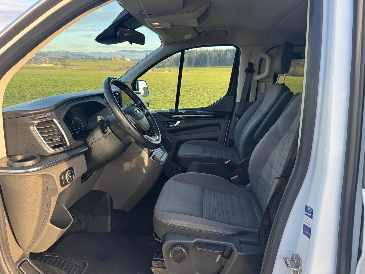 FORD Tourneo Custom 320 L1H1 Titanium A mit Anhängerkupplung-image-8