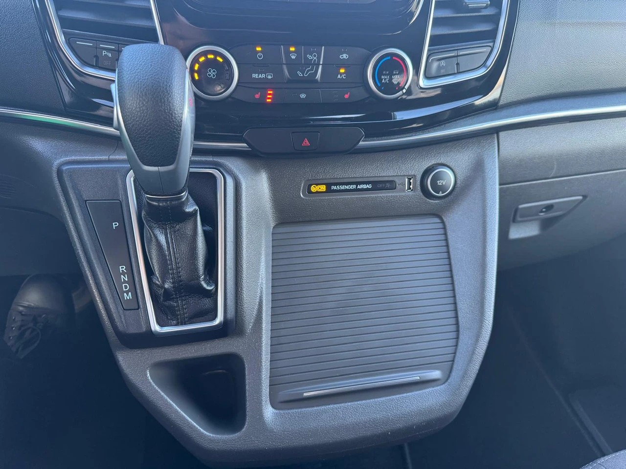 FORD Tourneo Custom 320 L1H1 Titanium A mit Anhängerkupplung-image-14