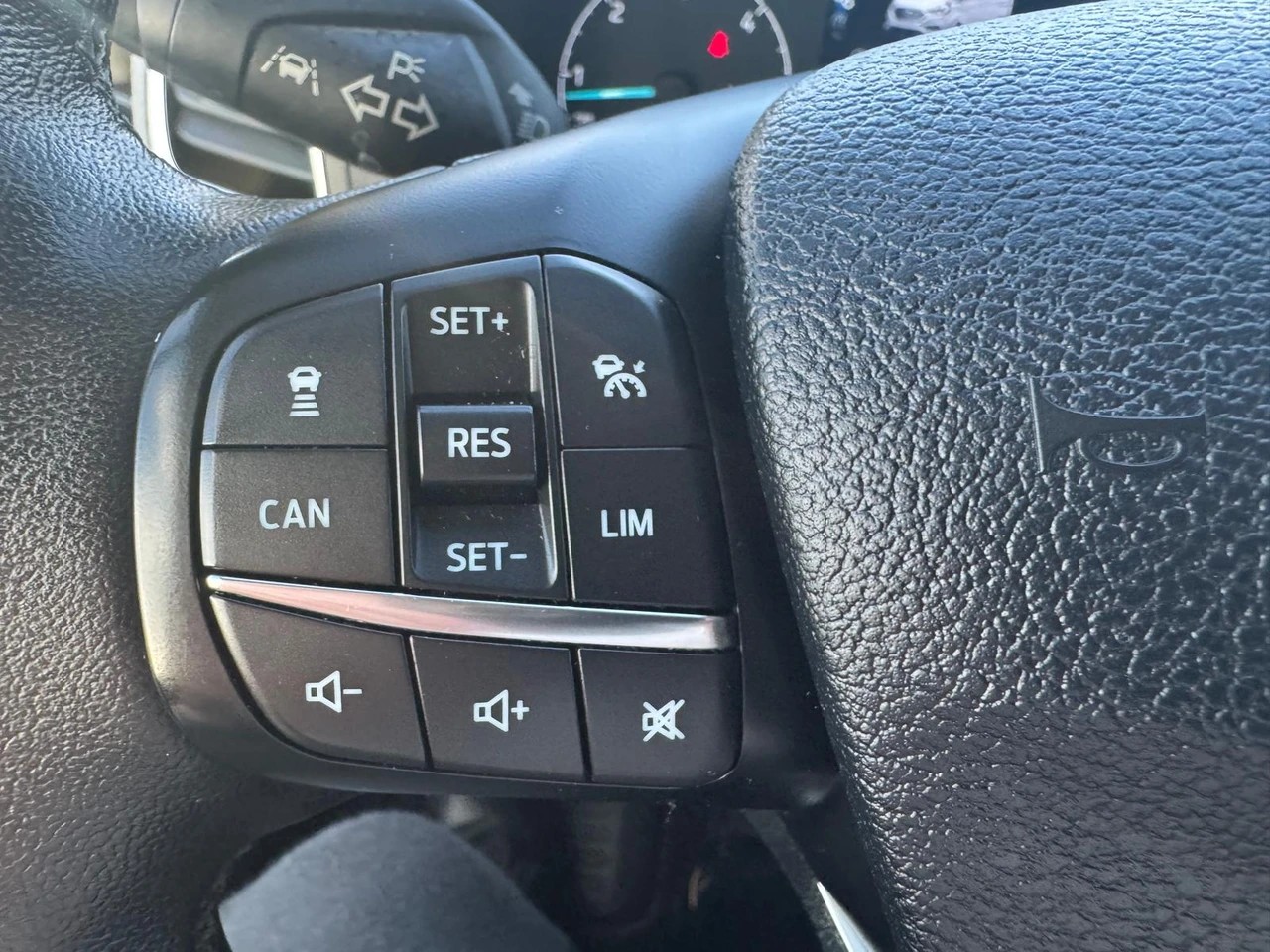 FORD Tourneo Custom 320 L1H1 Titanium A mit Anhängerkupplung-image-15