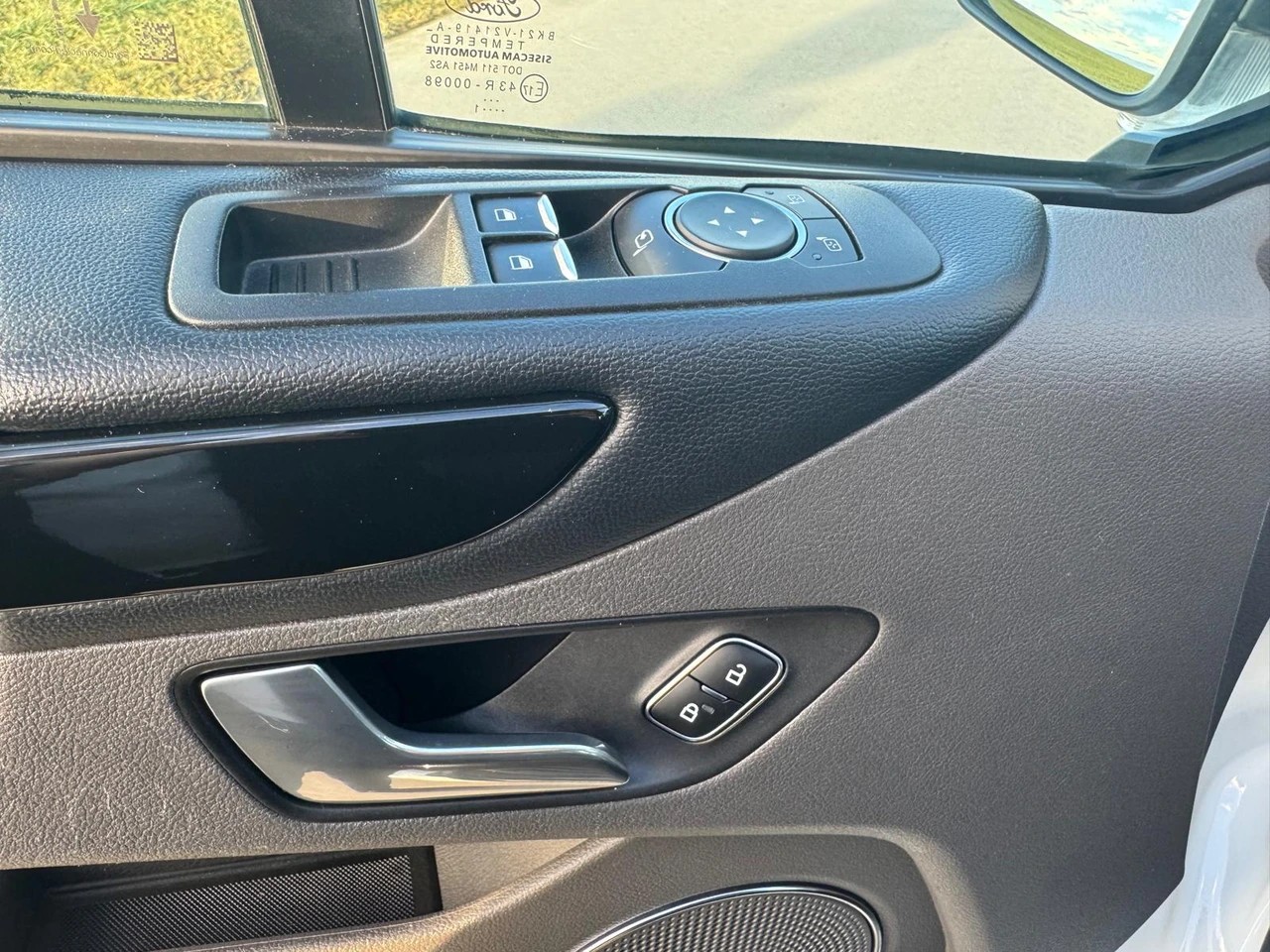FORD Tourneo Custom 320 L1H1 Titanium A mit Anhängerkupplung-image-9