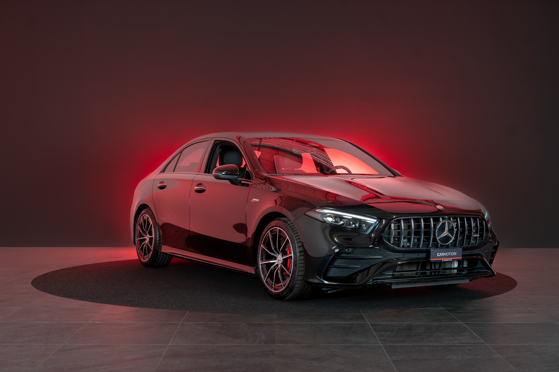 MERCEDES-BENZ A 35 AMG 4matic Limousine / Facelift / Rückfahrkamera / Ambientebeleuchtung-image-2