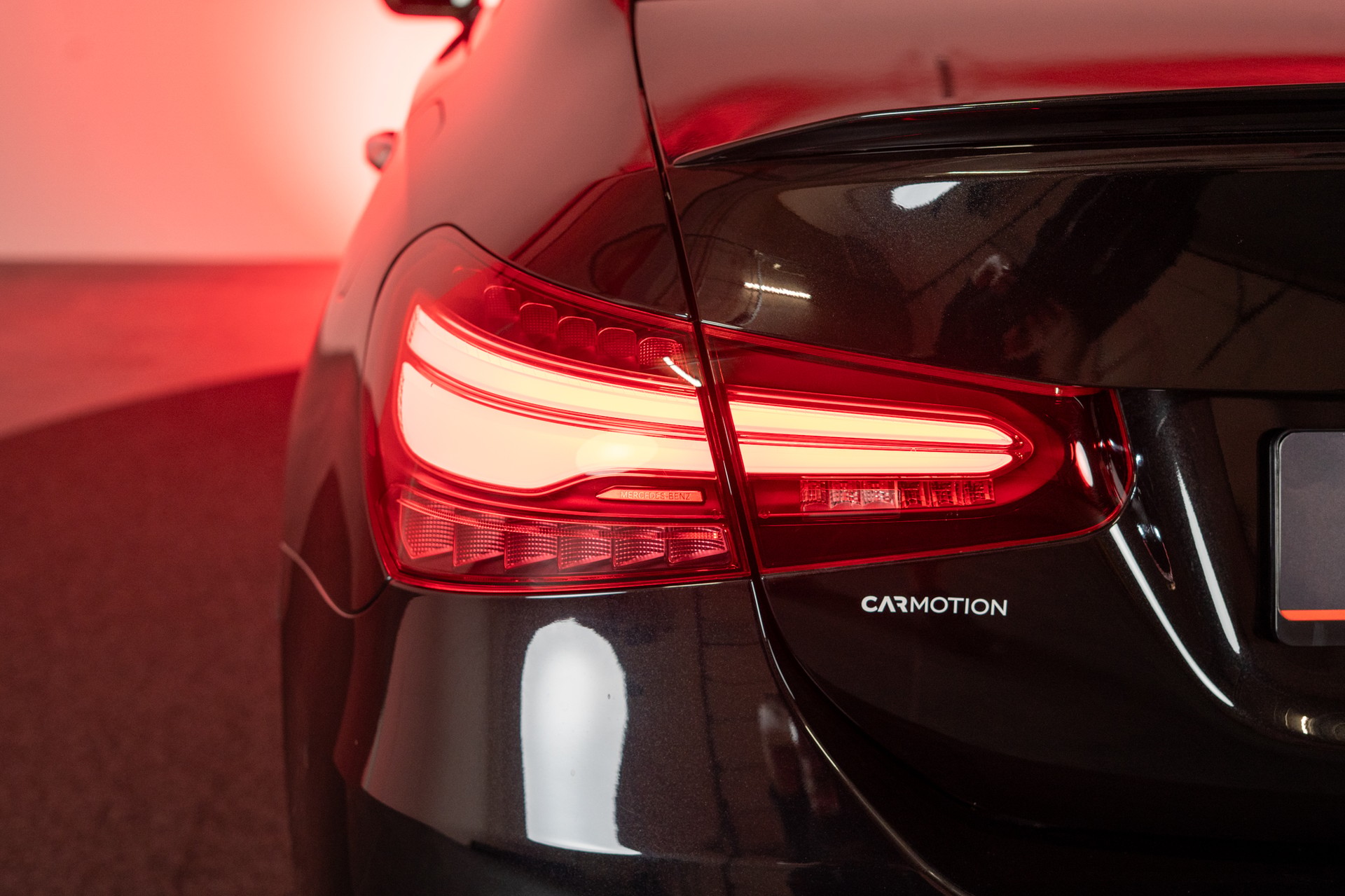 MERCEDES-BENZ A 35 AMG 4matic Limousine / Facelift / Rückfahrkamera / Ambientebeleuchtung-image-5