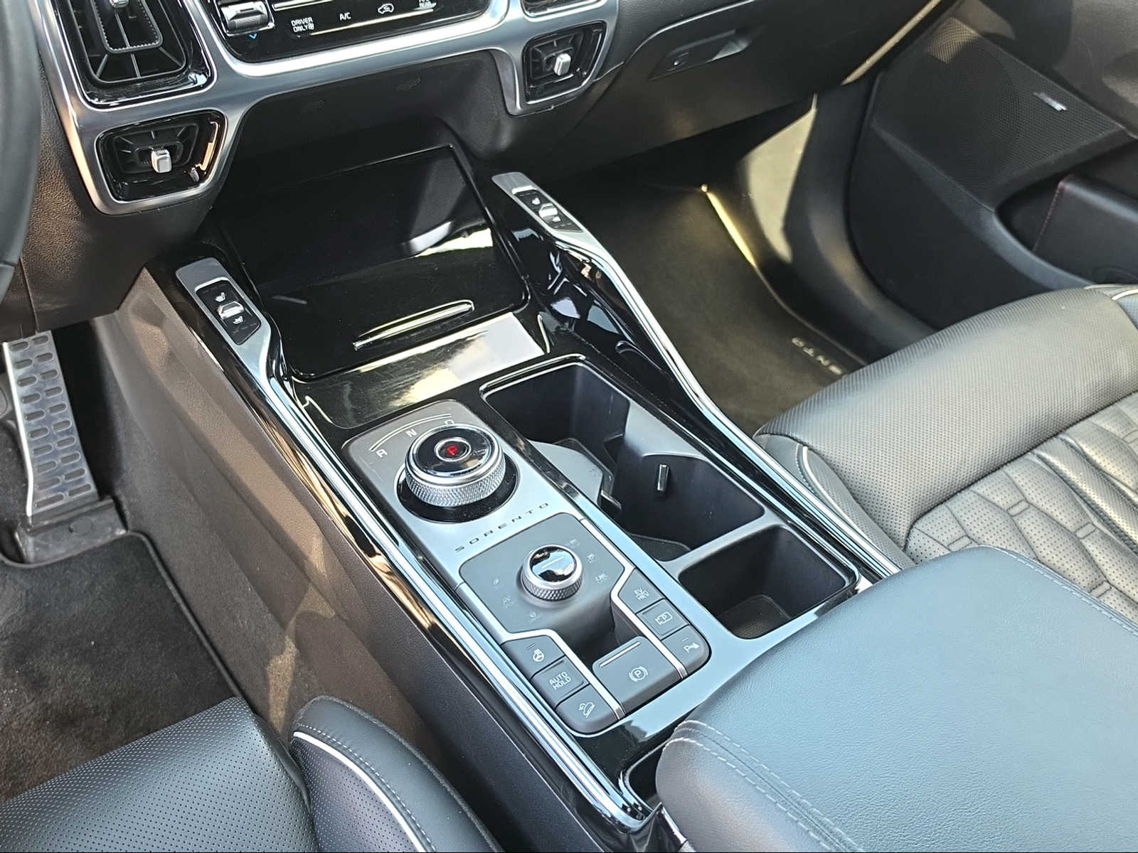 KIA Sorento 1.6 T-GDi Plug-in Hybrid Style 7P-image-12