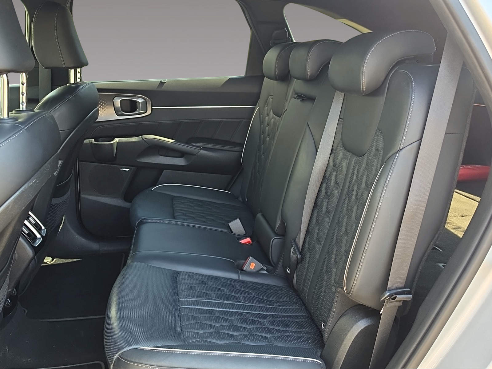 KIA Sorento 1.6 T-GDi Plug-in Hybrid Style 7P-image-16