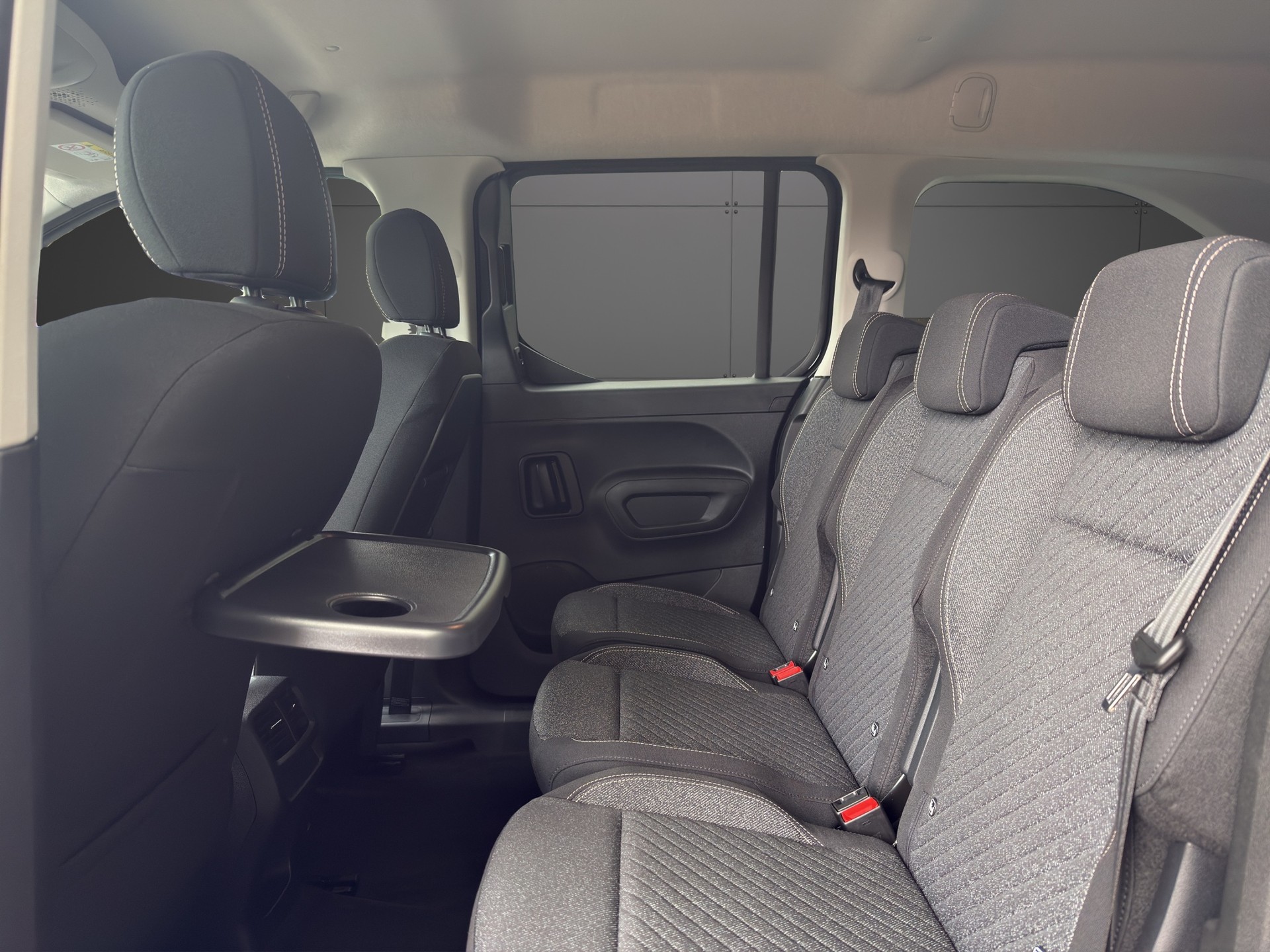 PEUGEOT Rifter Long 1.5 BlueHDi Family Edition EAT8-image-6