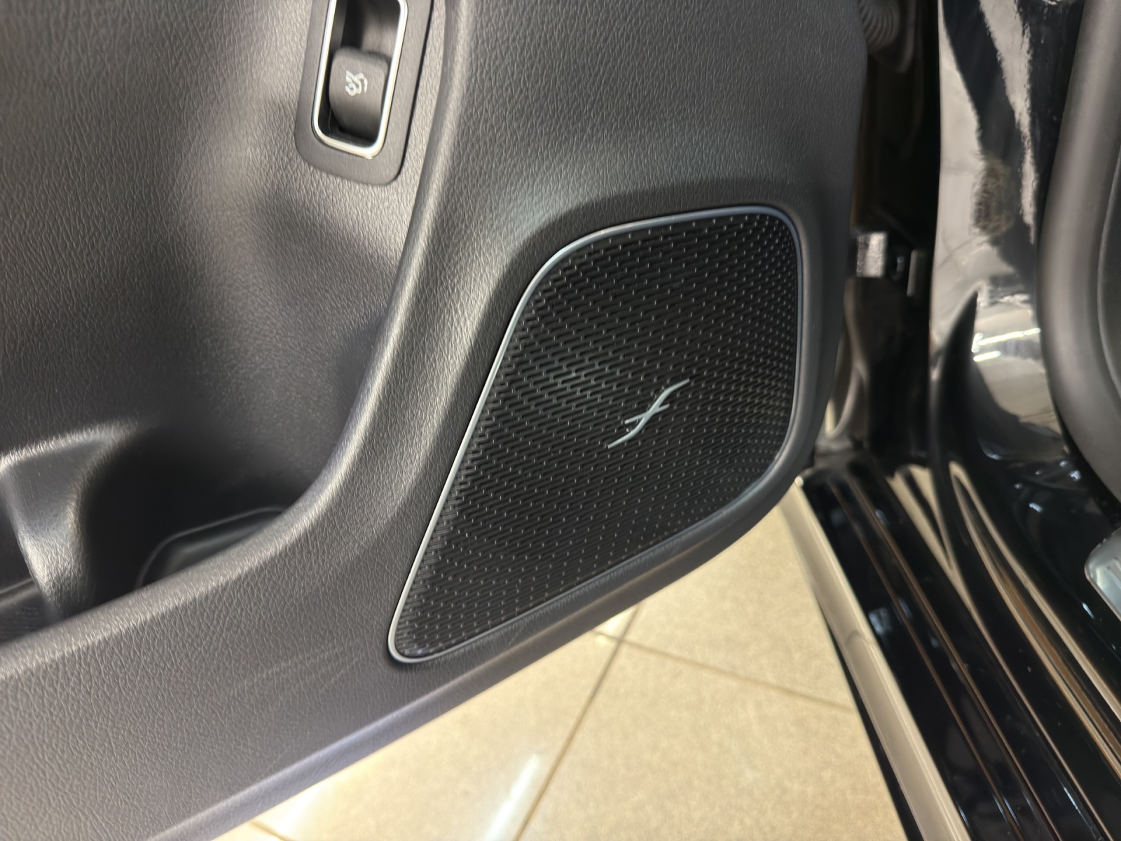 MERCEDES-BENZ CLA 35 4M - AMG / Panorama-Dach / Rückfahrkamera / Soundsystem / Multibeam LED-image-15