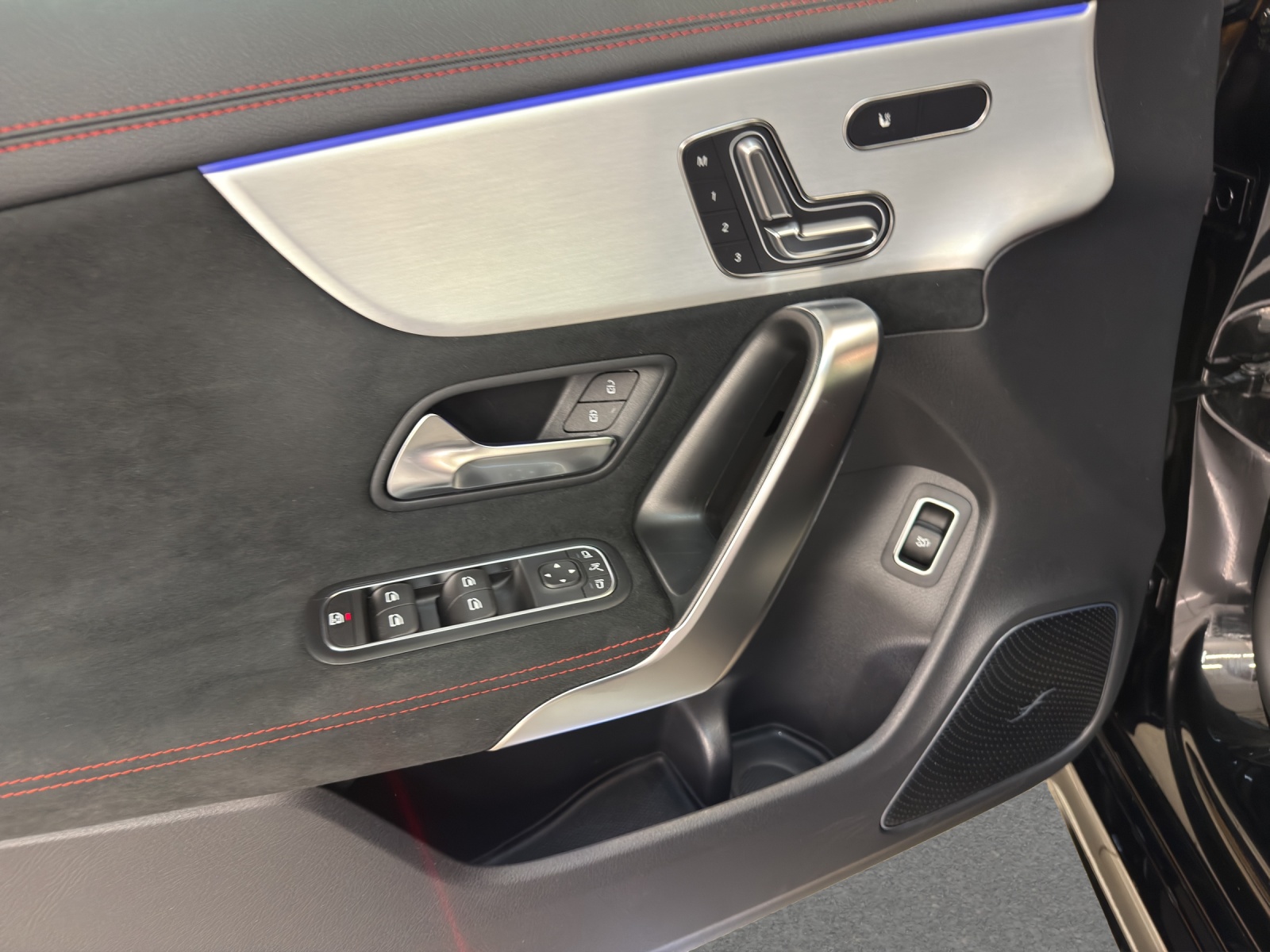 MERCEDES-BENZ CLA 35 4M - AMG / Panorama-Dach / Rückfahrkamera / Soundsystem / Multibeam LED-image-12