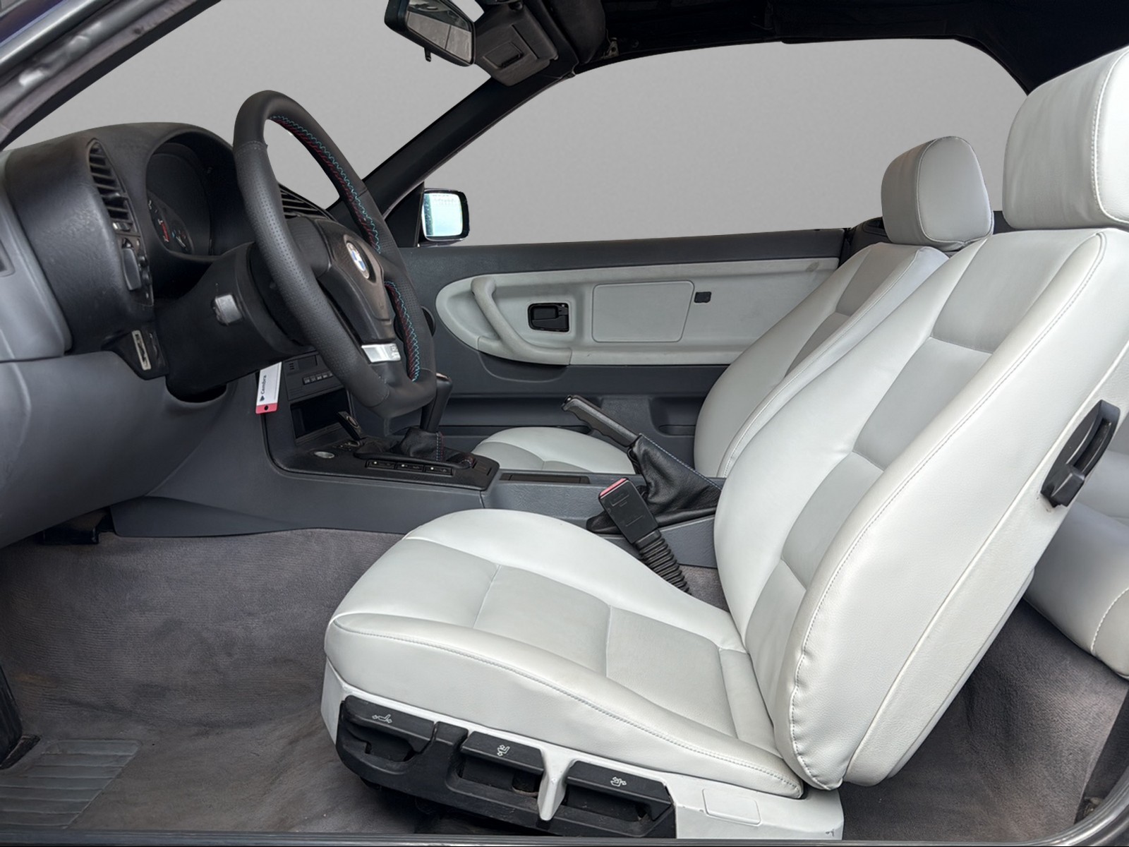BMW 318i Cabrio-image-11