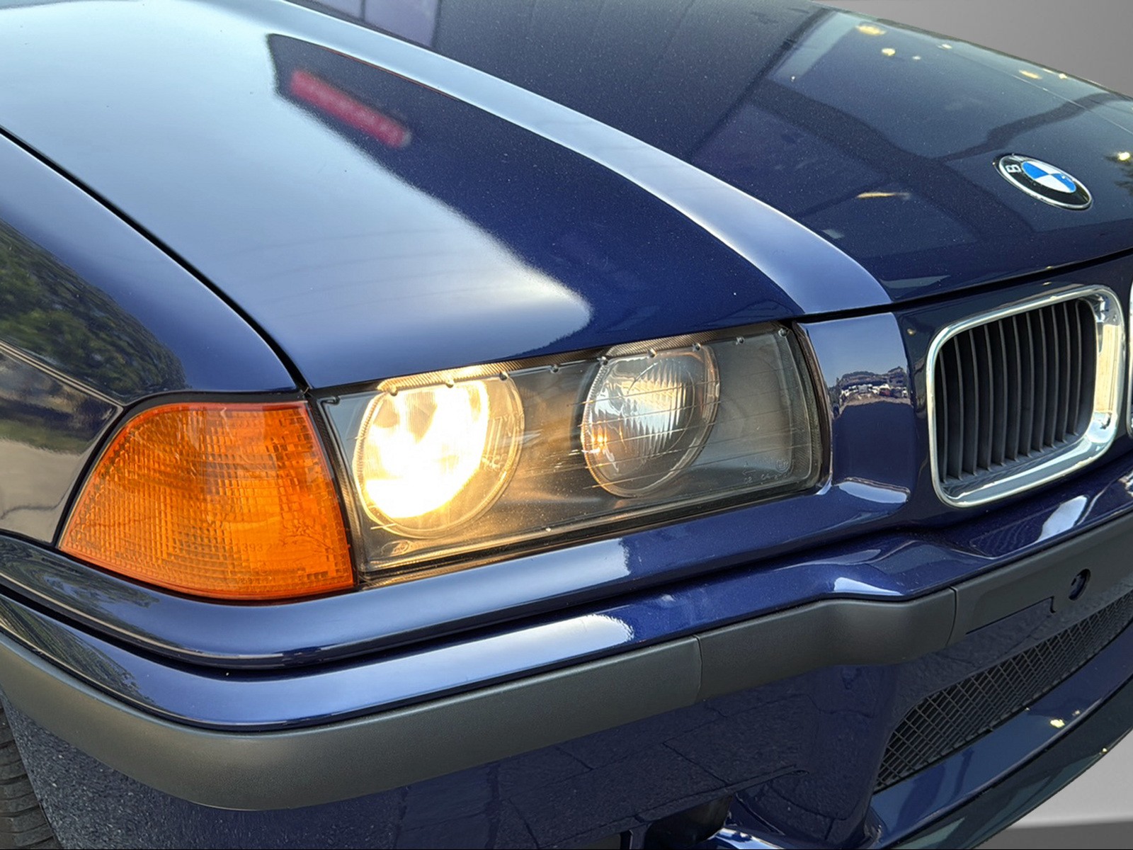 BMW 318i Cabrio-image-2