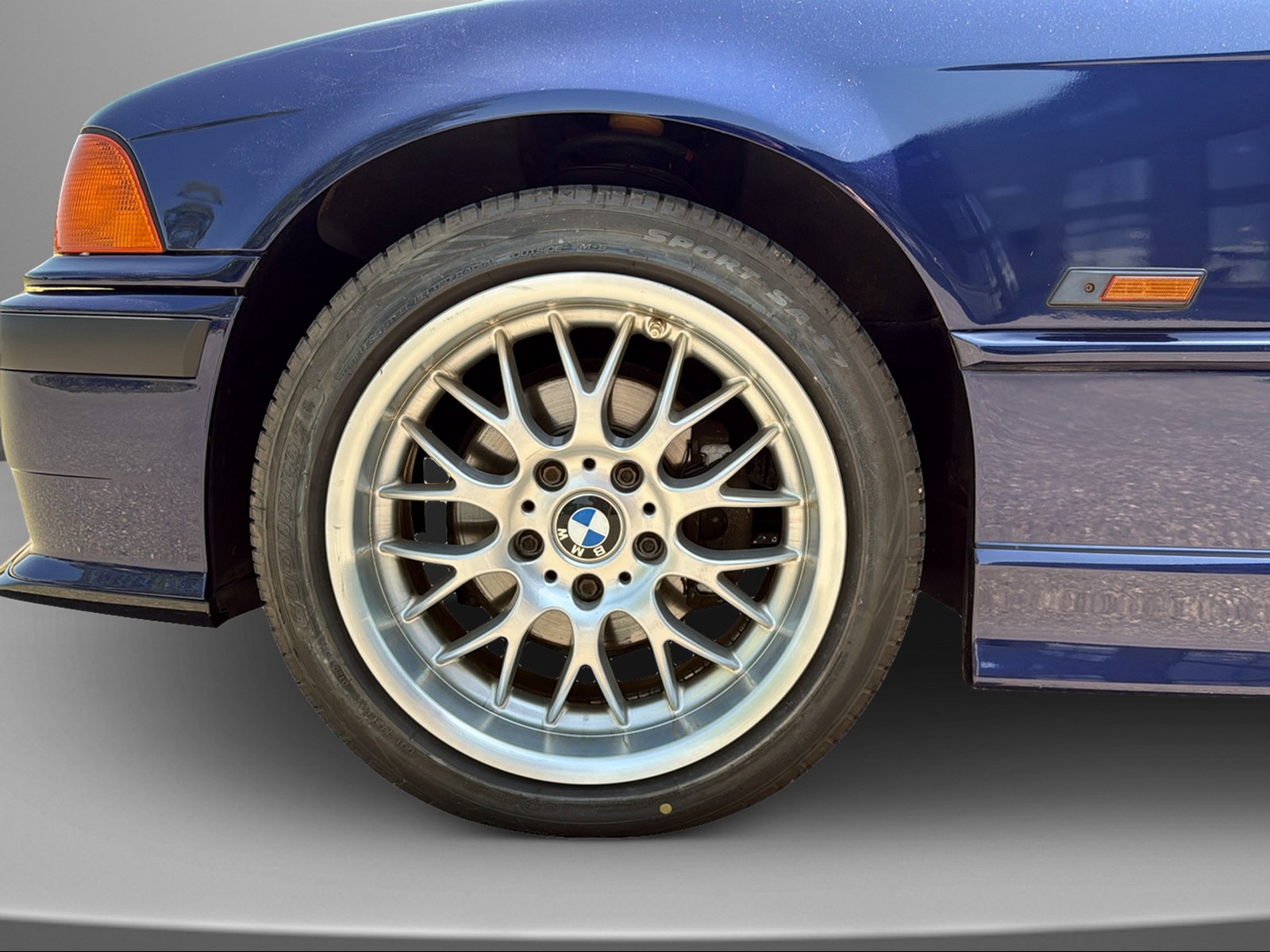 BMW 318i Cabrio-image-5