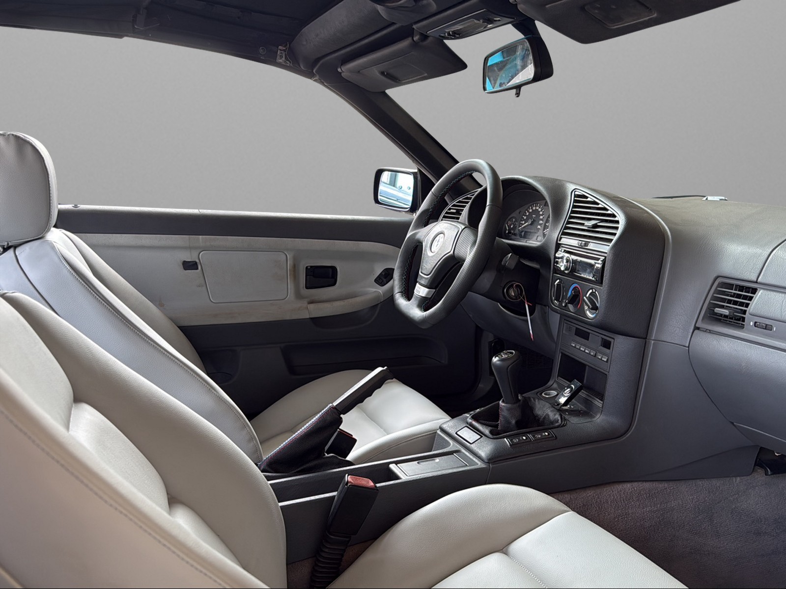 BMW 318i Cabrio-image-12