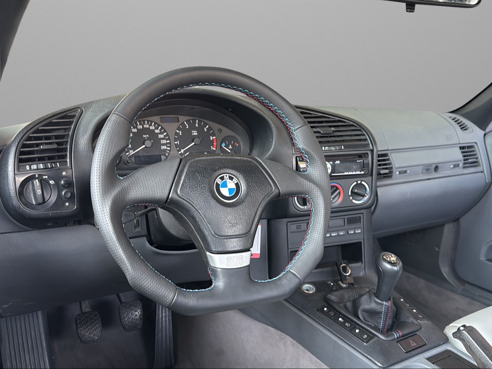 BMW 318i Cabrio-image-10