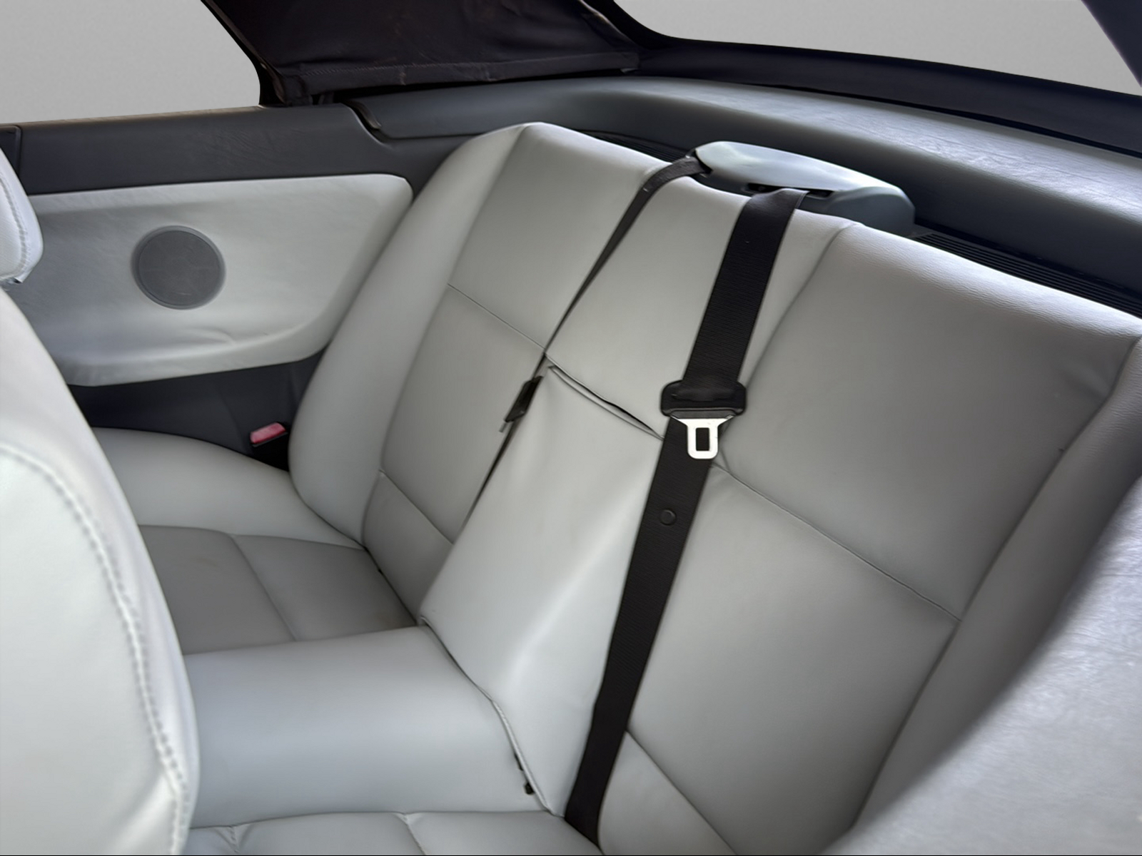 BMW 318i Cabrio-image-14