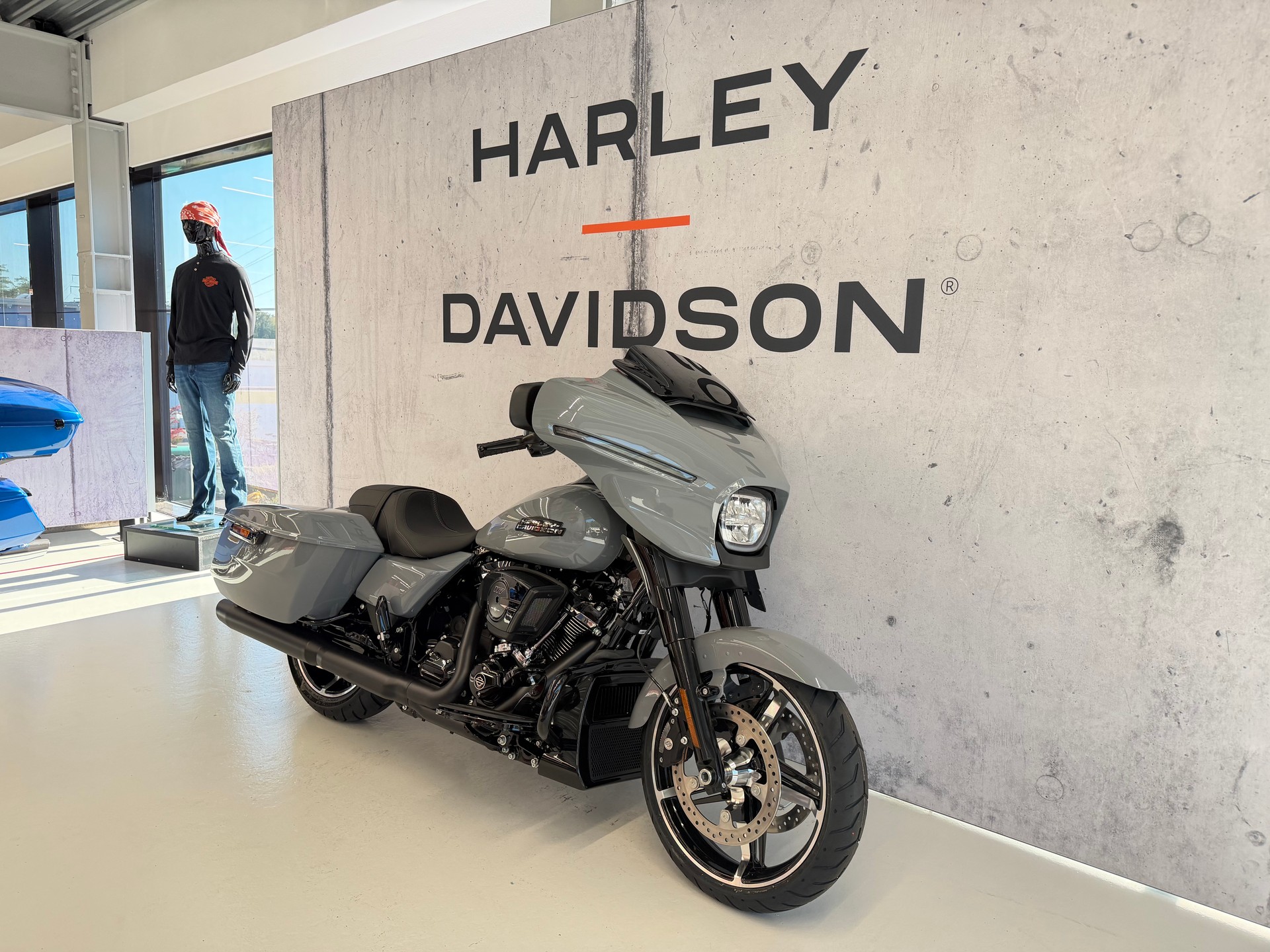 HARLEY-DAVIDSON FLHX Street Glide 117-showroom-element-1