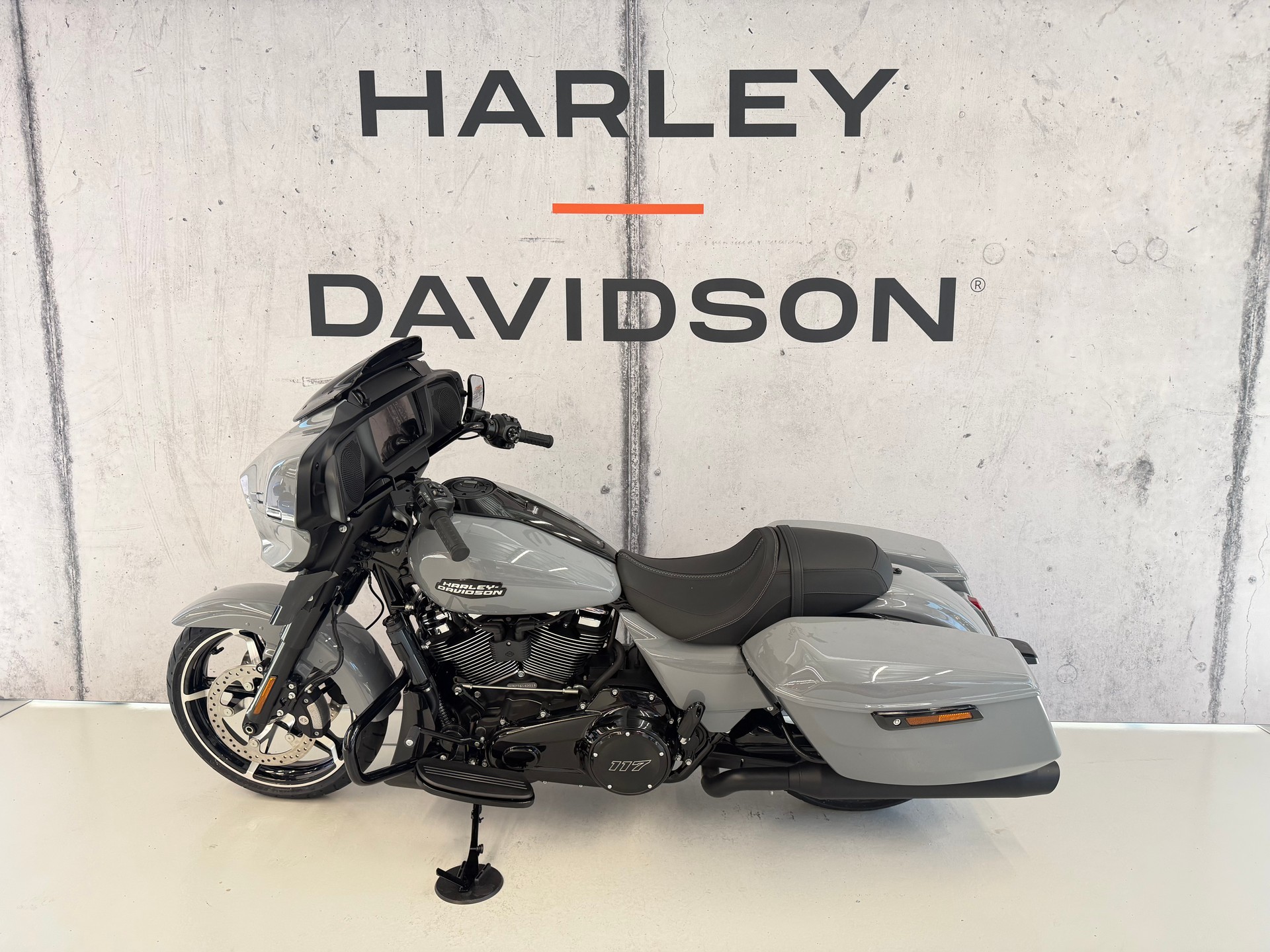 HARLEY-DAVIDSON FLHX Street Glide 117-showroom-element-3