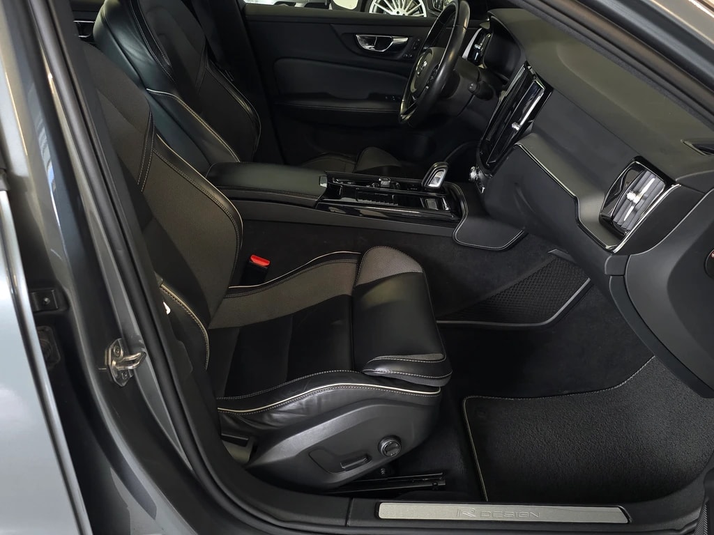 VOLVO V60 T8 eAWD Twin Engine R-Design Geartronic-image-6