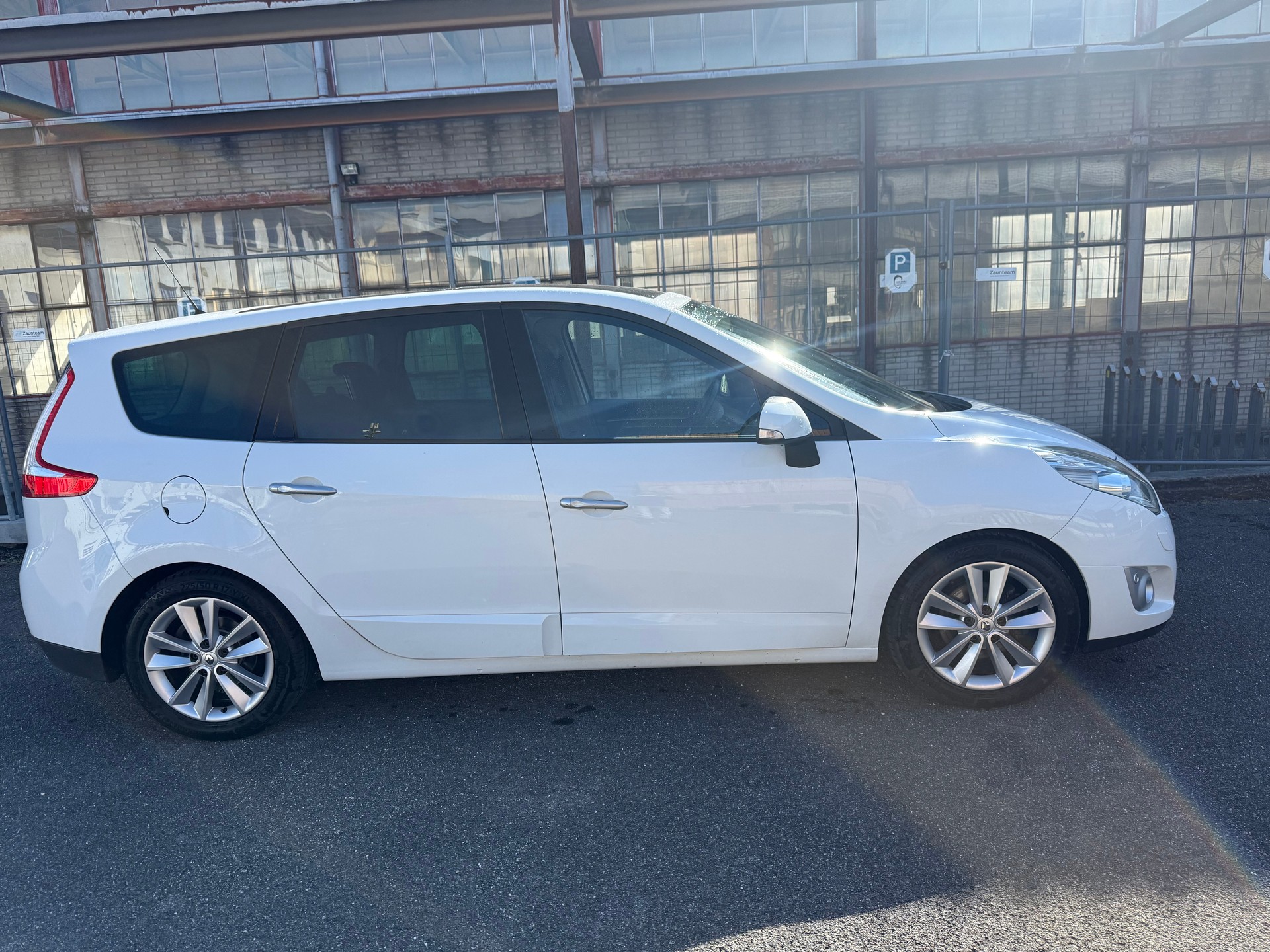 RENAULT Grand Scénic 2.0 16V Expression X-Tronic CVT-image-3