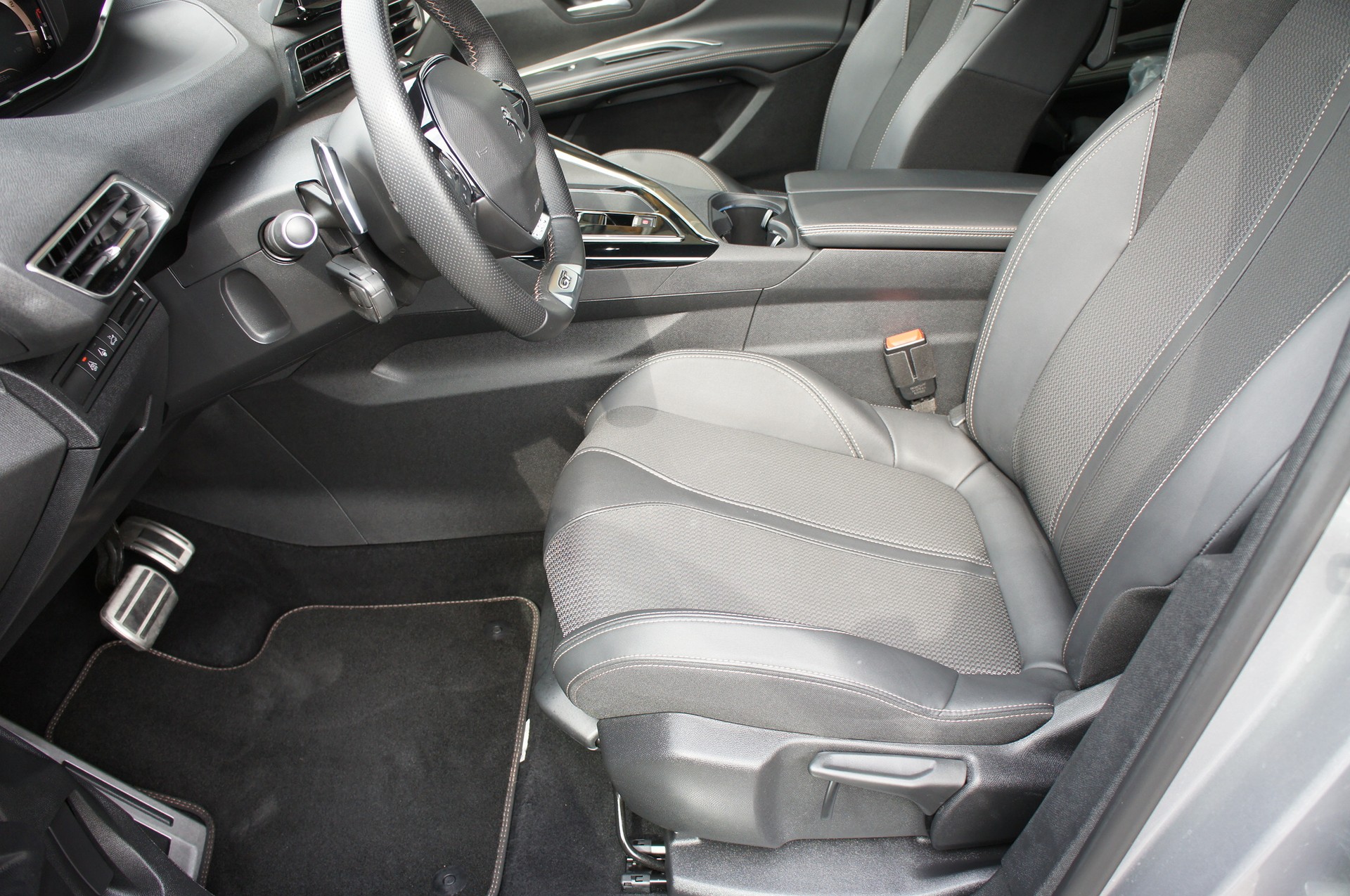 PEUGEOT 5008 1.5 BlueHDi GT EAT8-image-13