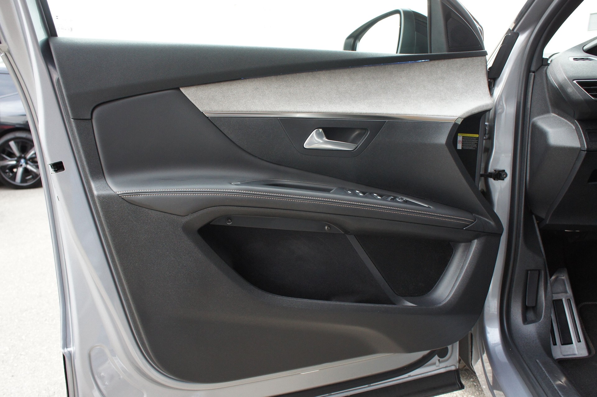 PEUGEOT 5008 1.5 BlueHDi GT EAT8-image-12