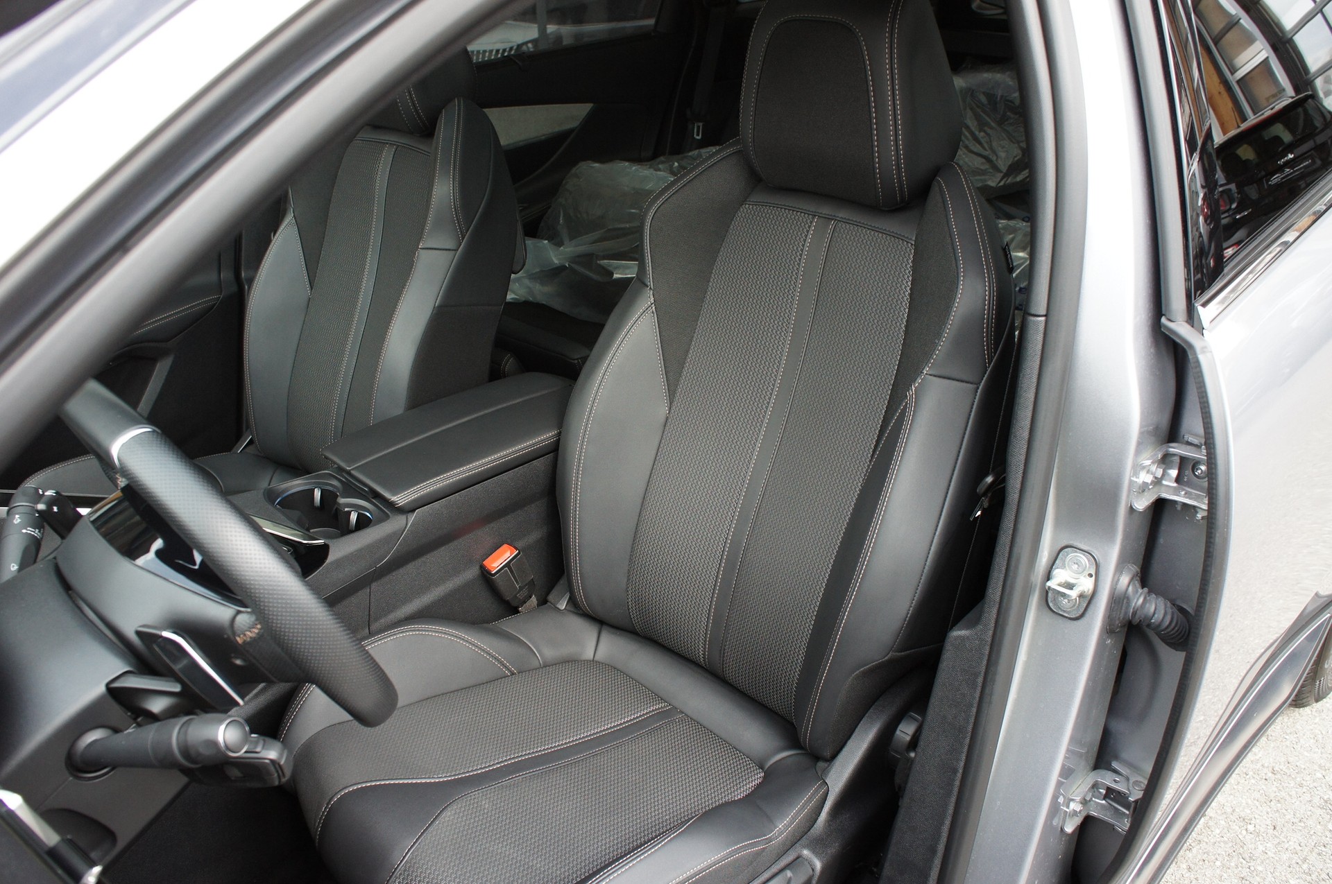PEUGEOT 5008 1.5 BlueHDi GT EAT8-image-14