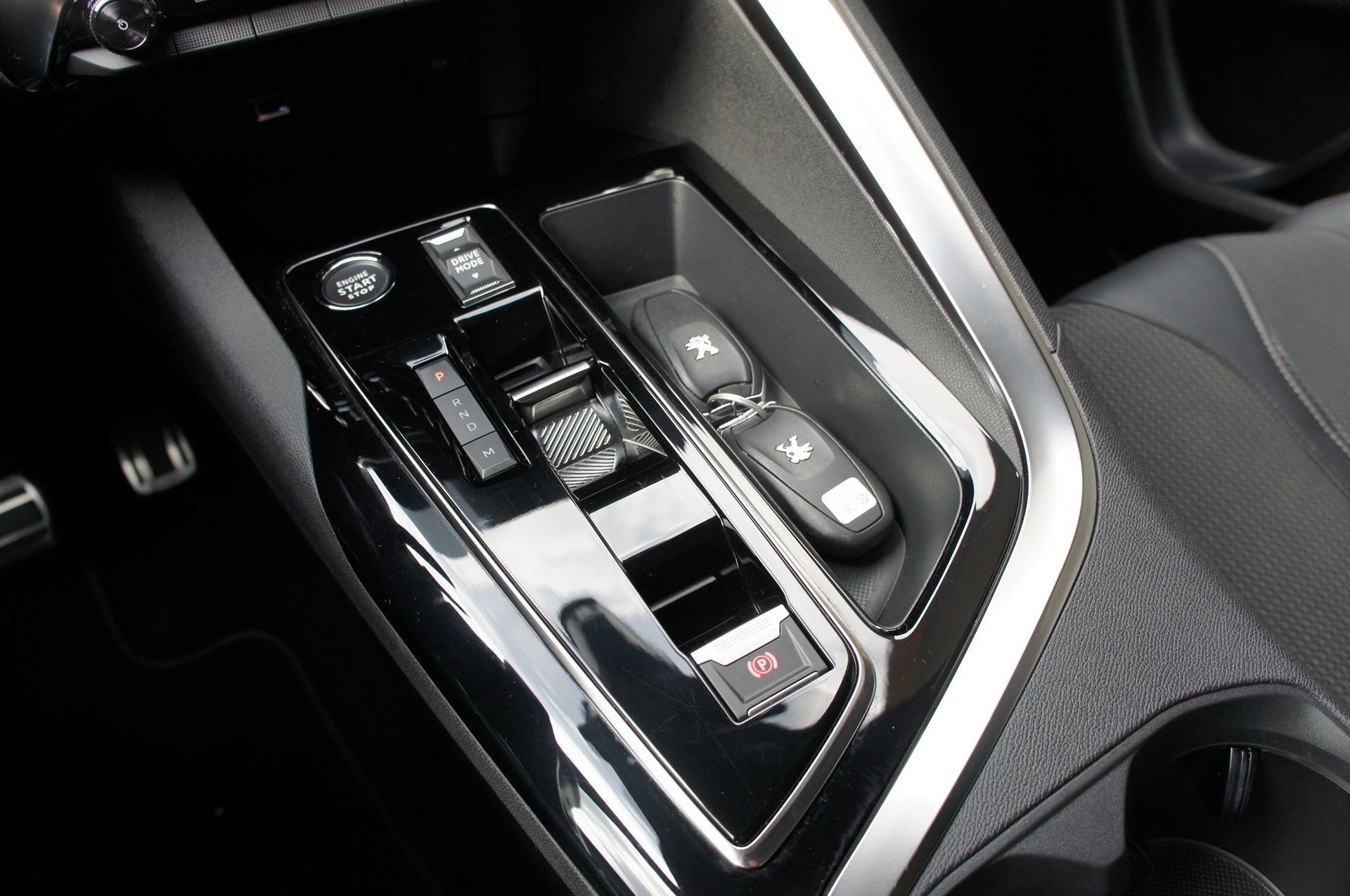 PEUGEOT 5008 1.5 BlueHDi GT EAT8-image-16